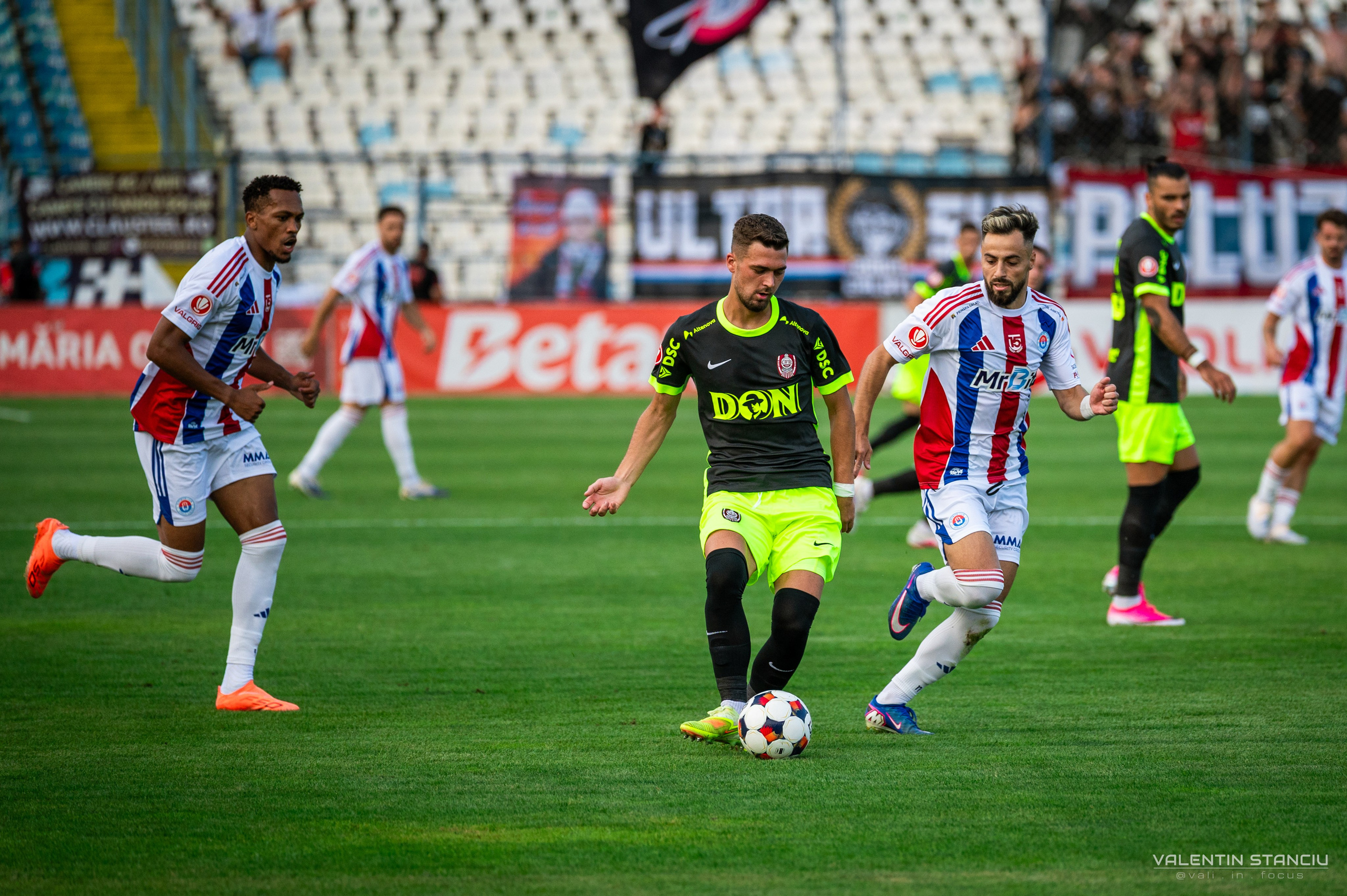 Otelul Galati — CFR Cluj. Fotograf de Sport, Portret, Produs, Corporate, Cultural și Evenimente în Galați | Valentin Stanciu