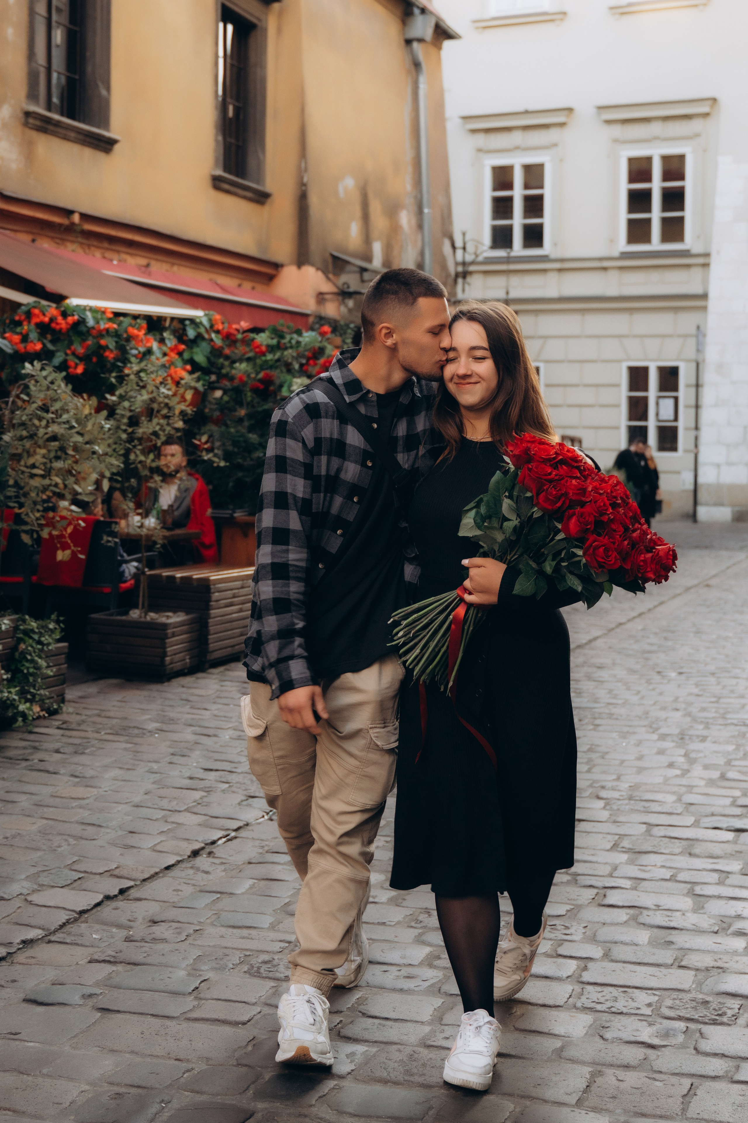 Sunset Embrace. Fotograf Katowice – sesje indywidualne, rodzinne, ślubne