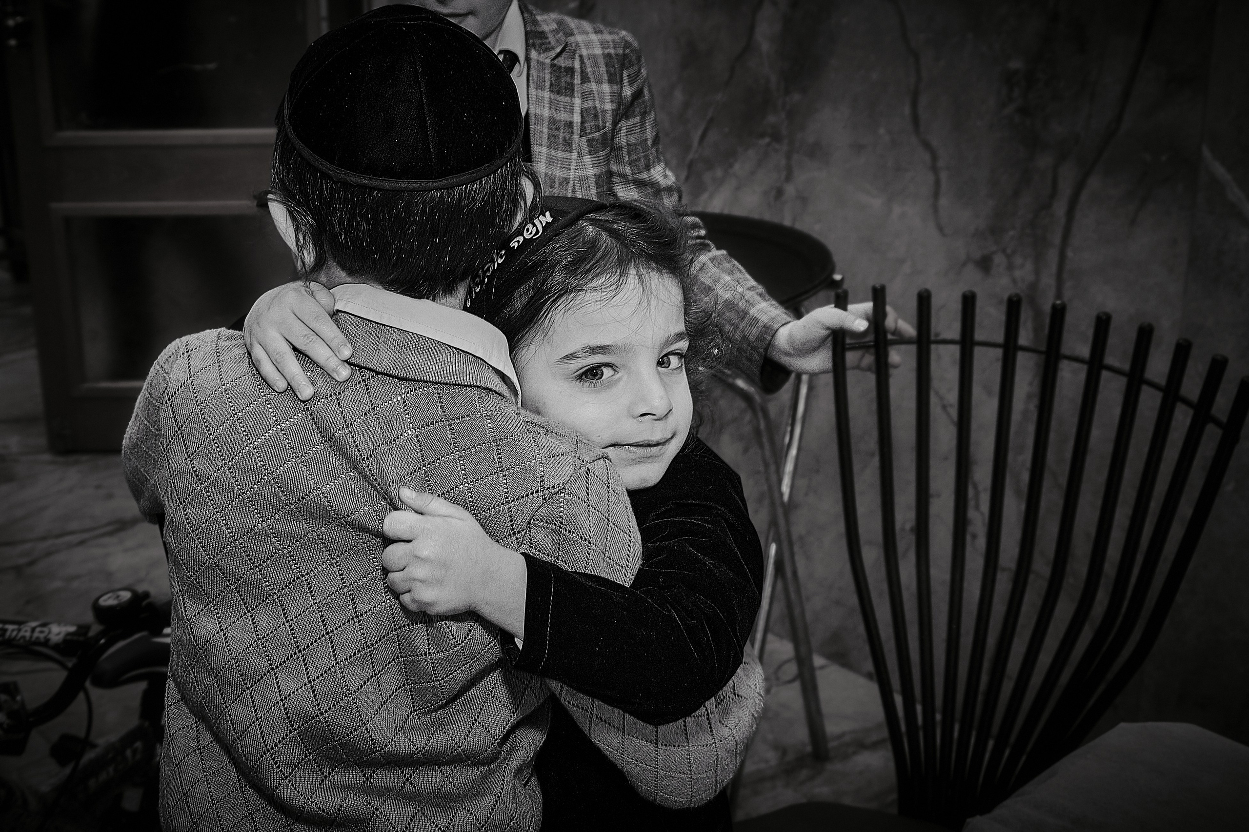 “Hugging Humanity” / “Обнимая человечество”. Middle East Photo Agency — Photography & Event Magnets — סוכנות צילום והדפסת מגנטים לאירועים