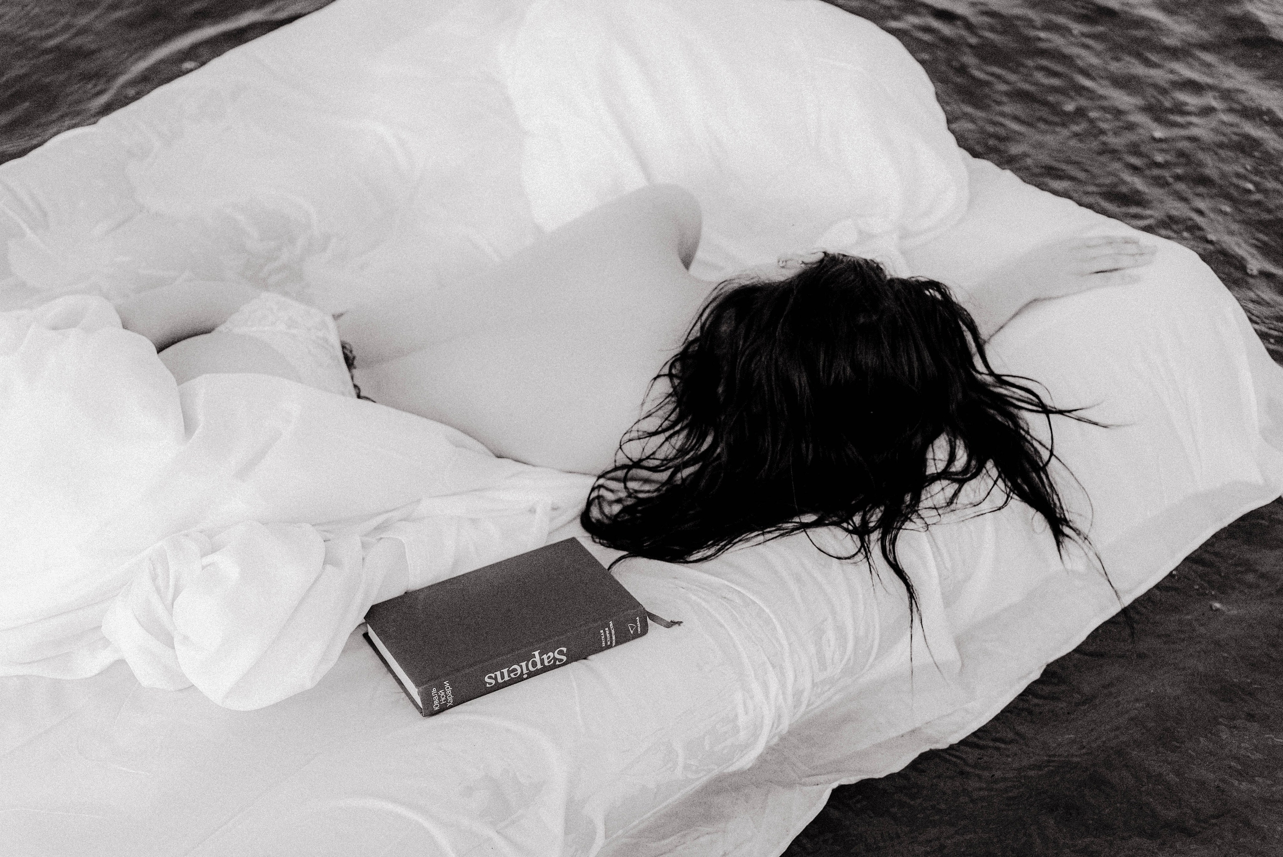 Bed in water. Videographer and photographer in New York // MAKAROV.VIDEO