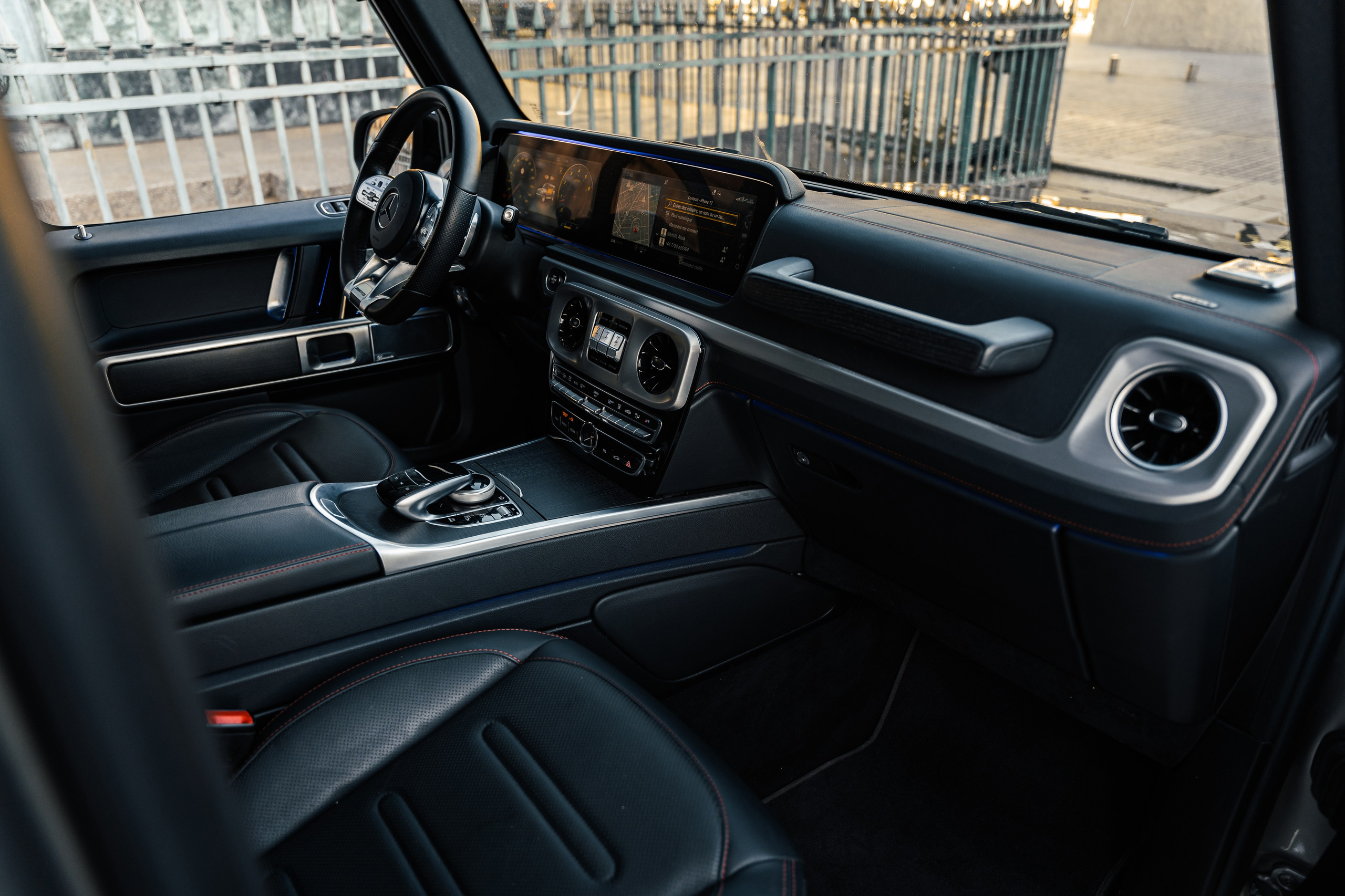 Mercedes Benz G500. Photographer in Paris — Vitalii Motruk