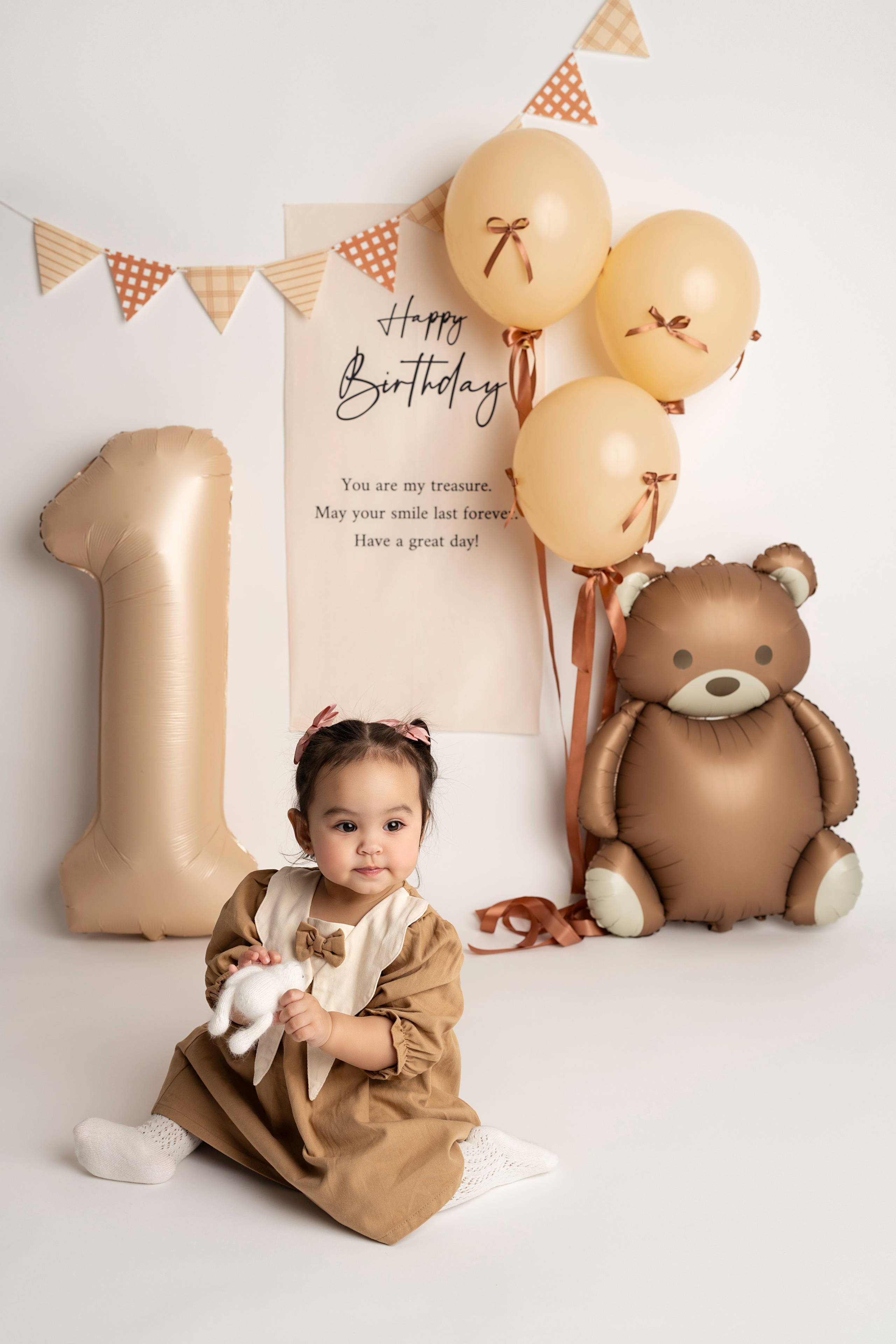 CAKE SMASH PHOTOGRAPHY. Newborn, Sitter and Cake Smash Photographer in Doha, Qatar