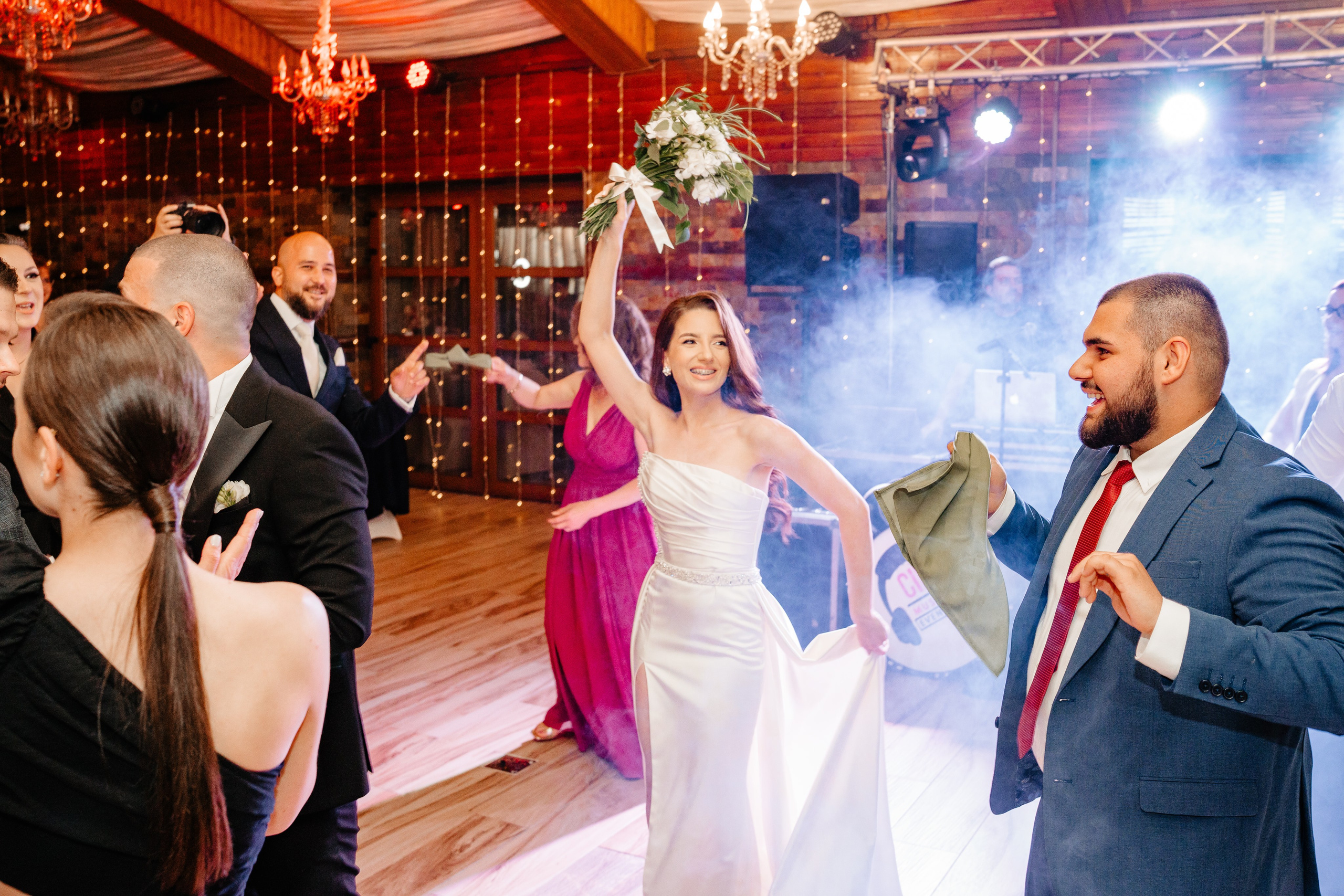 Fotograf de nunta Bacau. Nunta la Havana. Nunta in Targu Ocna. Foto-video nunta Bacau 