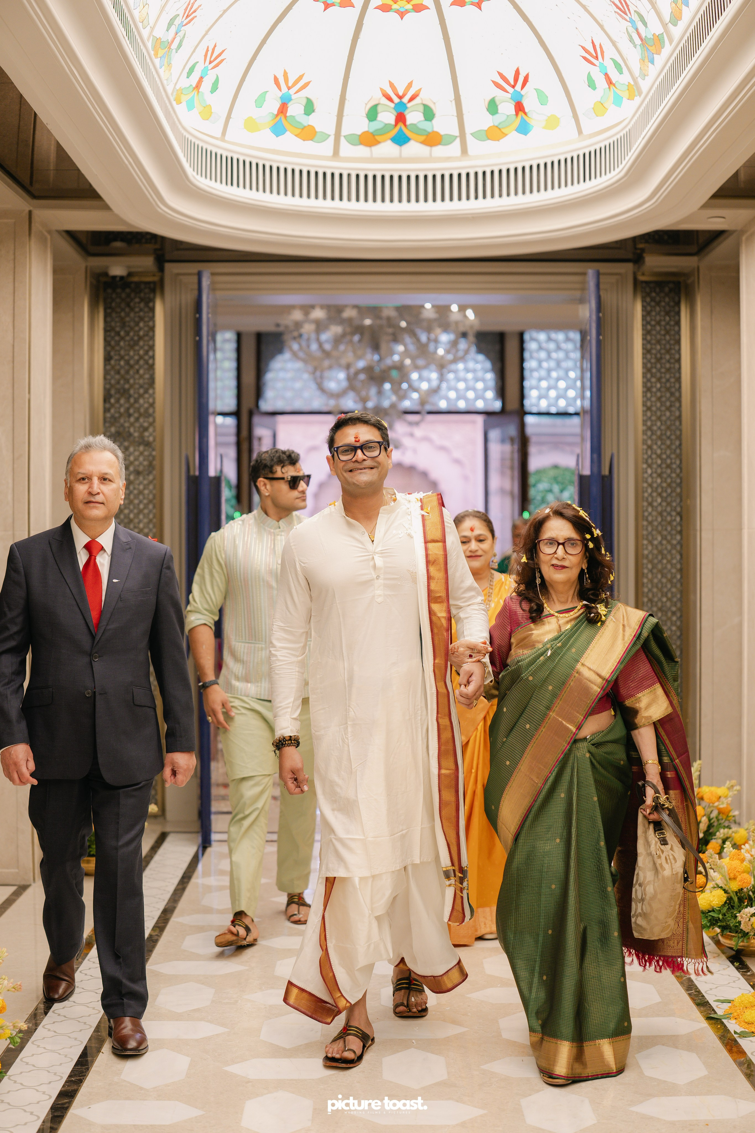 South Indian Wedding Ft. Aashna & Rajiv. Fine art Wedding Photographers in India & Canada