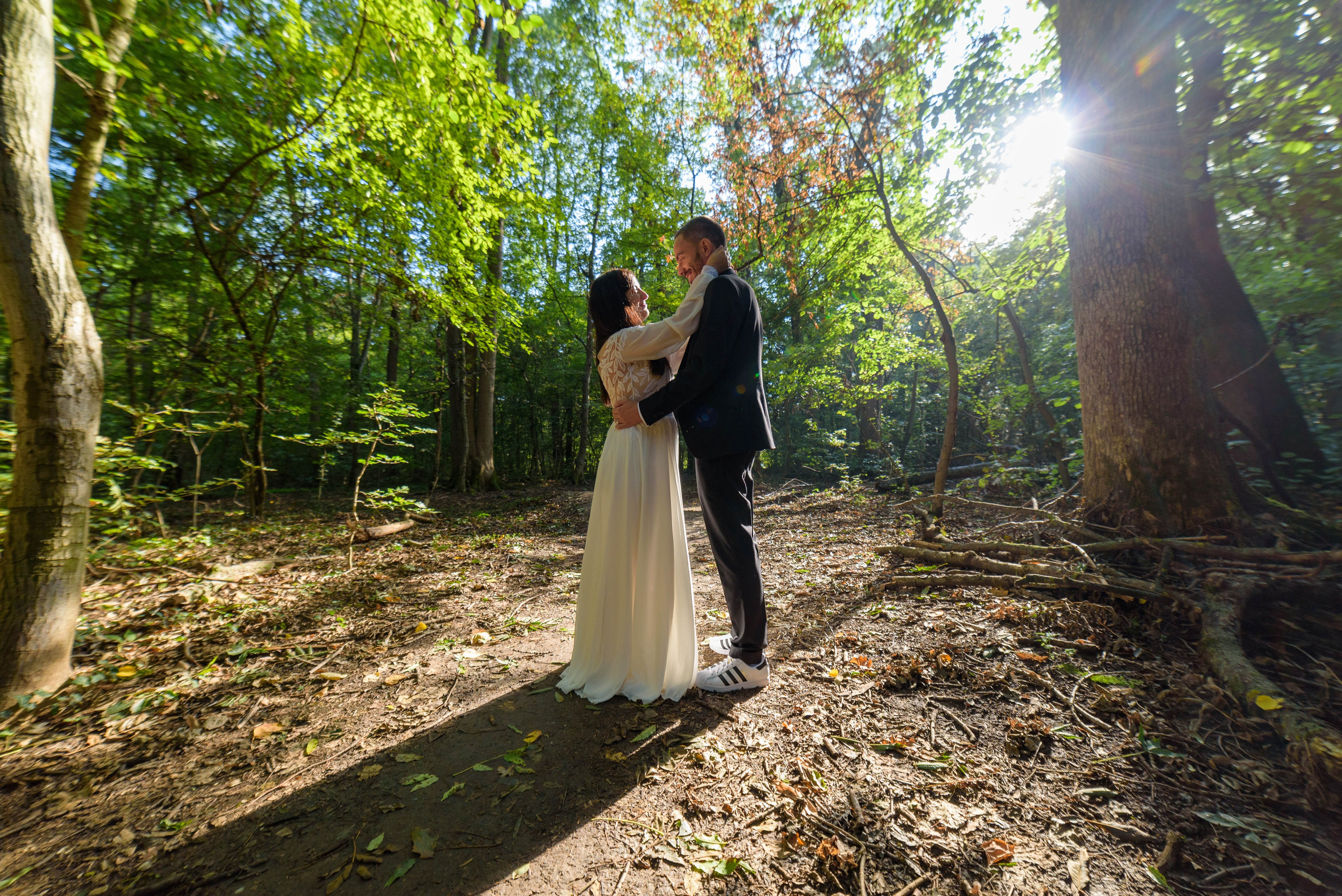 Trash the dress, sedinta foto nunta, Padurea Baneasa, sedinta foto în padure, sedinta foto langa Bucuresti, fotograf nunta Bucuresti, fotograf profesionist în natura, sedinta foto after wedding, sedinta foto în natura, trash the dress in padure, idei pentru ședința foto Trash the dress, locații ședință foto trash the dress în România, sedinta foto dupa nunta, pachet foto “TRASH THE DRESS"