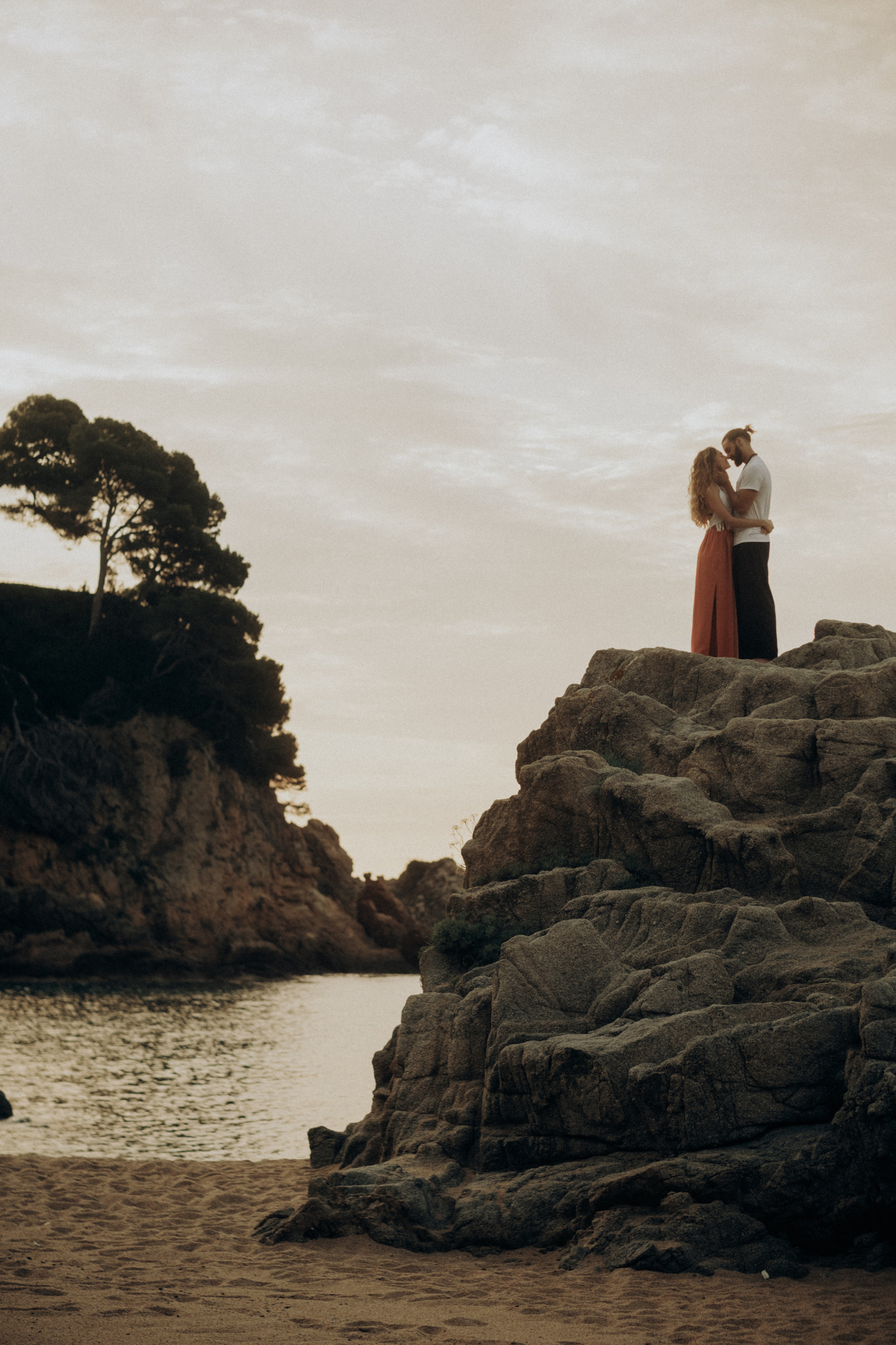 Abel & Laya. Paola wedding photographer / videographer in Barcelona