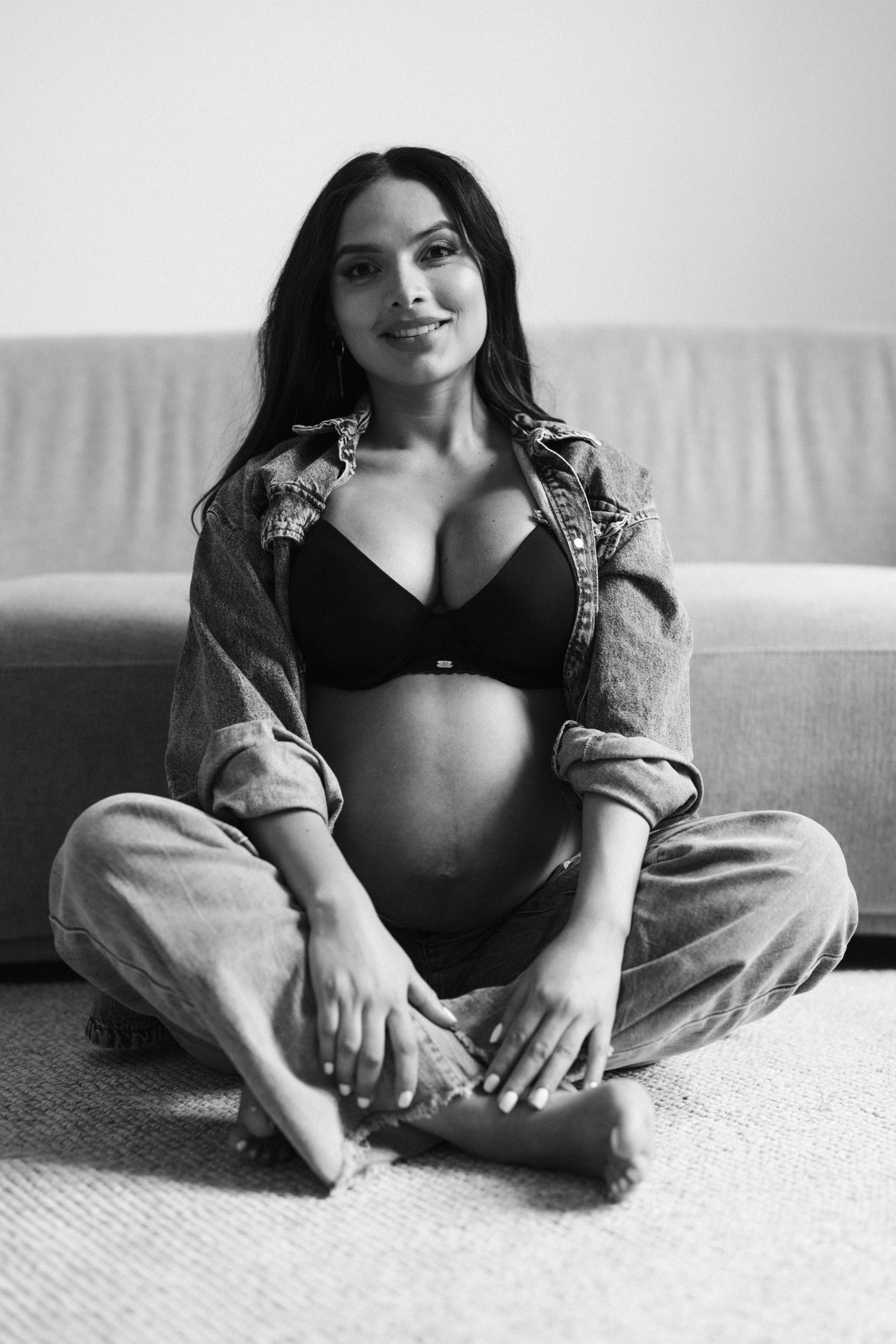 Gessyca. Modern maternity photographer in Long Island New York