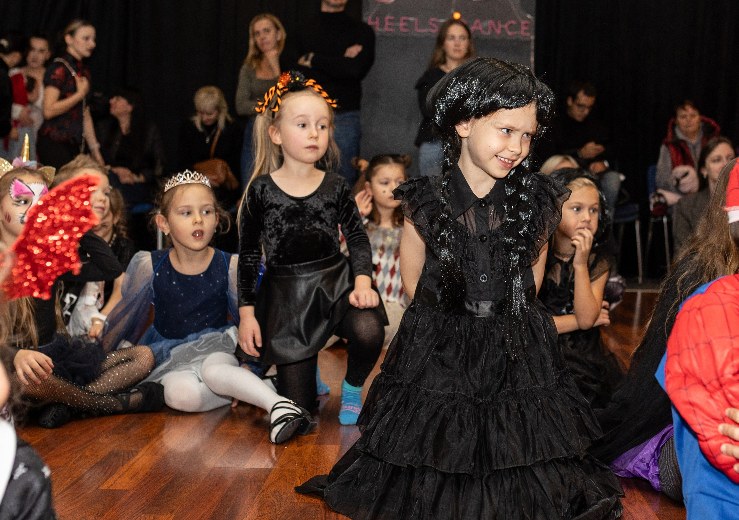 Leo dance studio Helloween 2025. Семейный и детский фотограф в Варшаве Мила Бобровская