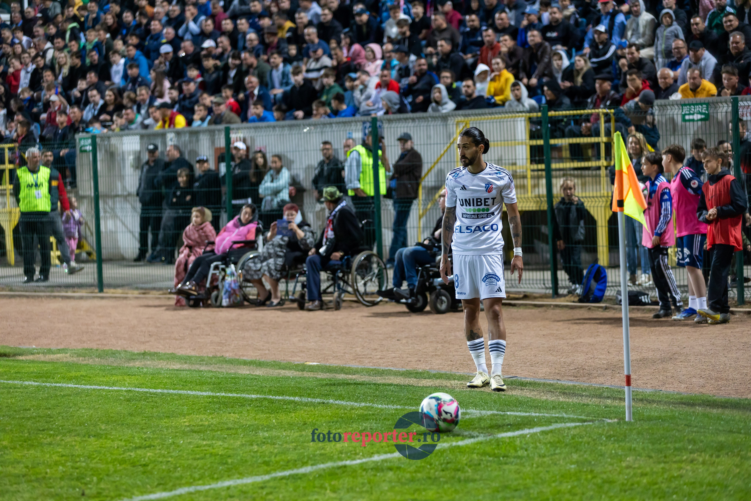 Galerie Foto: FC Botoșani vs. CS Mioveni - Pe 17 mai 2024, am fost martorii unei partide incredibile între FC Botoșani și CS Mioveni, în prima manșă a barajului pentru evitarea retrogradării. În fața unui stadion plin de emoție și speranță, echipa noastră a obținut o victorie importantă, cu un gol marcat de Aldair în minutul 93. 💪 *FC Botoșani 1-0 CS Mioveni*⚽️ Urmăriți momentele cheie ale meciului și bucuria suporterilor în această galerie foto! Pregătiți-vă pentru meciul de retur de pe 24 mai, când vom lupta din nou pentru a rămâne în prima ligă.#FCBotoșani #CSMioveni #BarajRetrogradare #ForzaBotoșani 