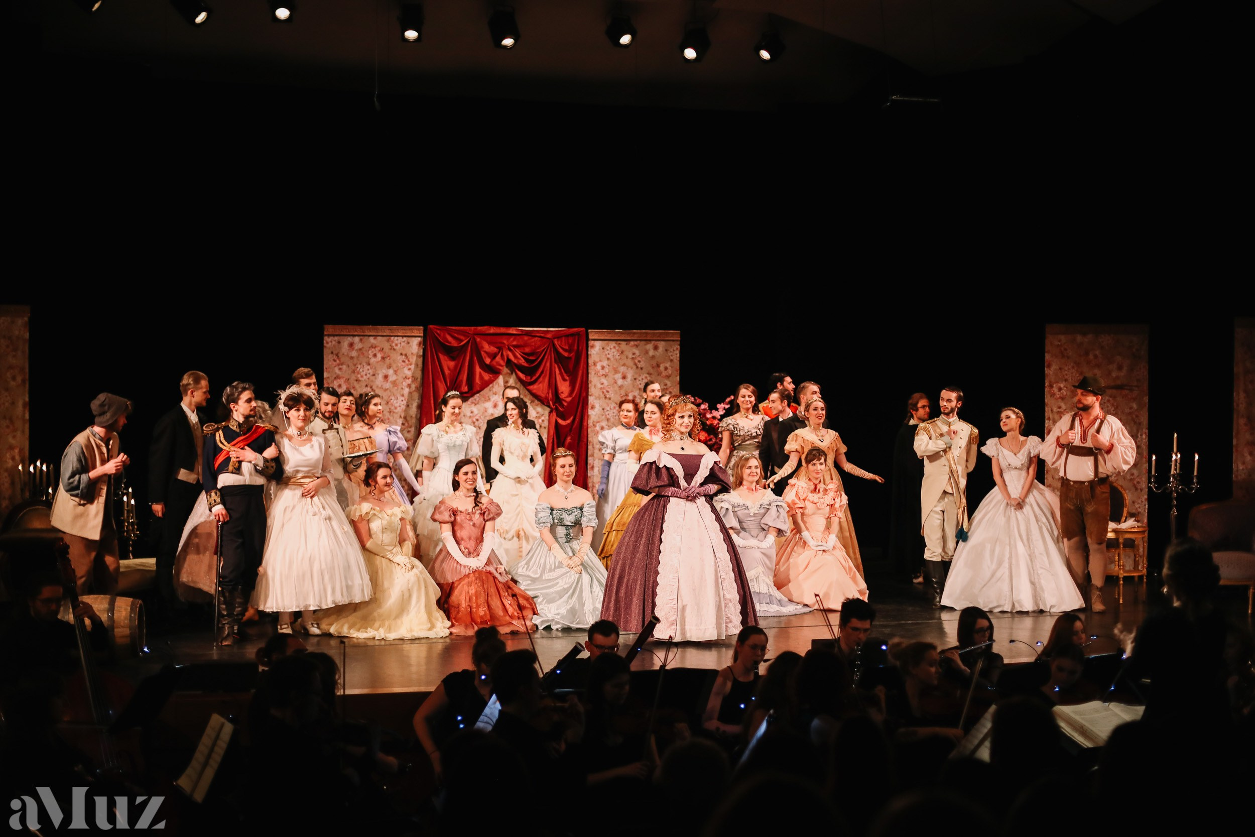 Opera Łąkowa. Fotograf Ślubny Warszawa - Sesje Biznesowe Rodzinne Eventy