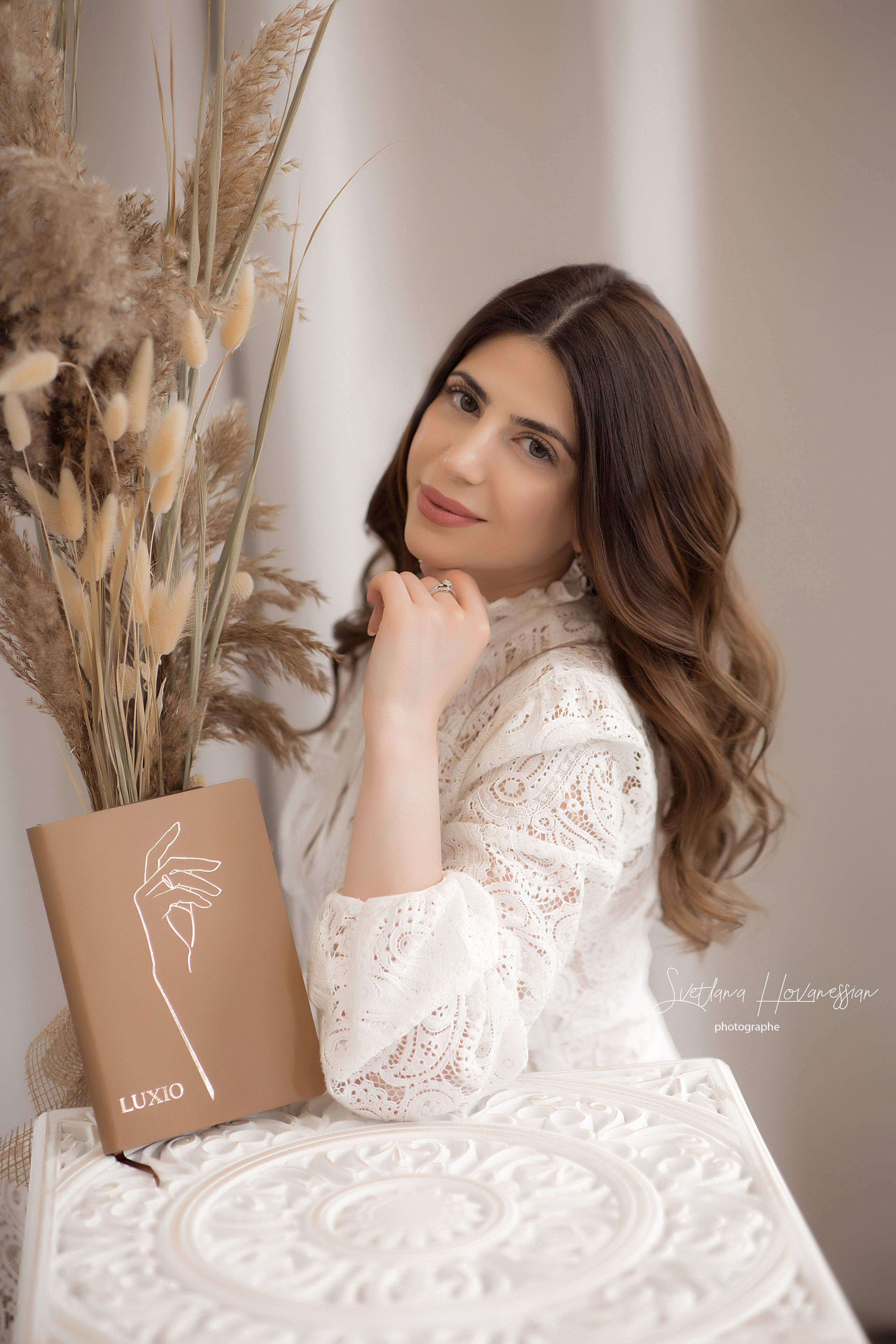 Karina. Photographe professionelle spécialisée dans la photographie de grosses