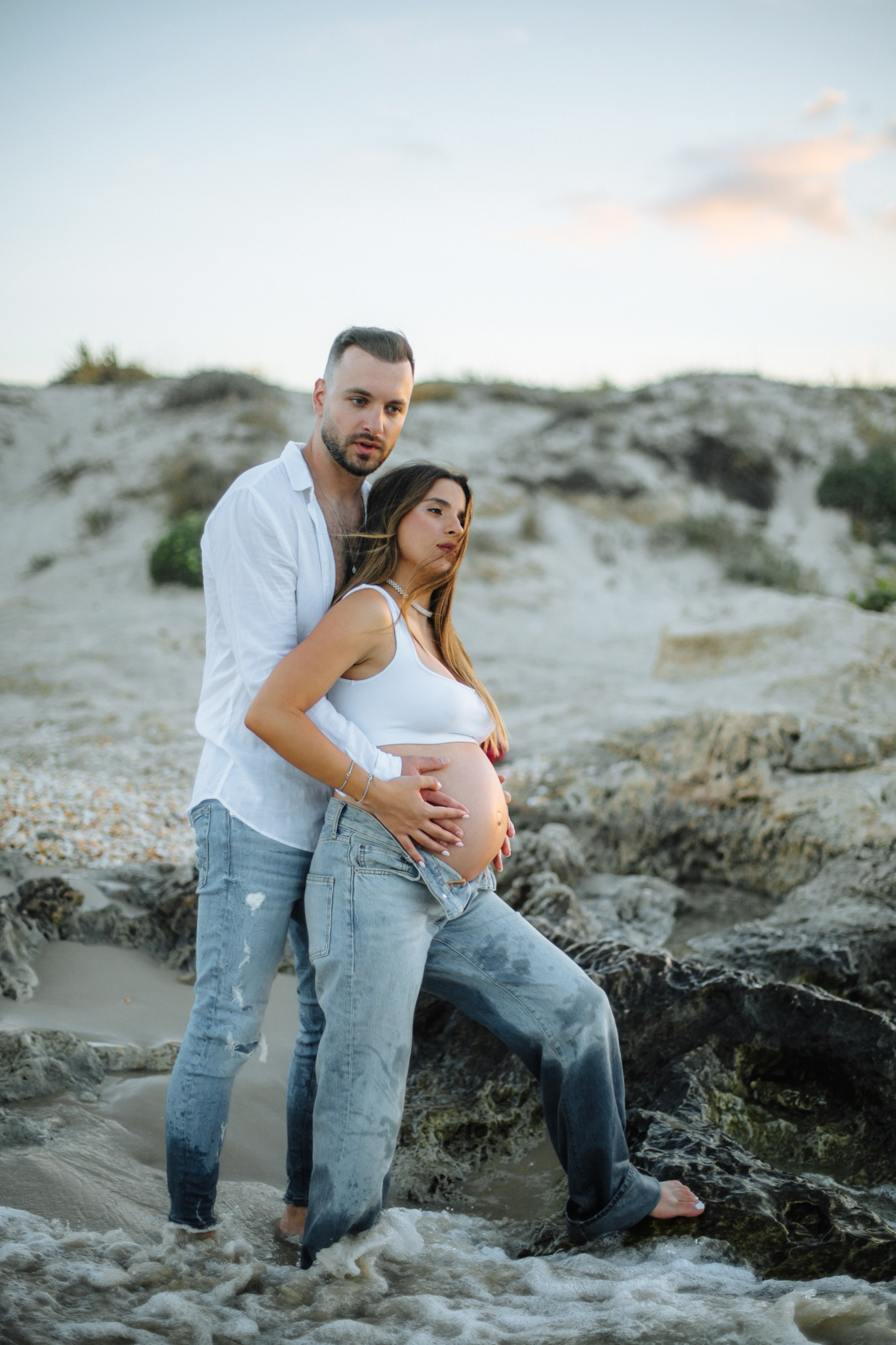 Yael & Gal Nahsholim beach. Family photographer in Israel