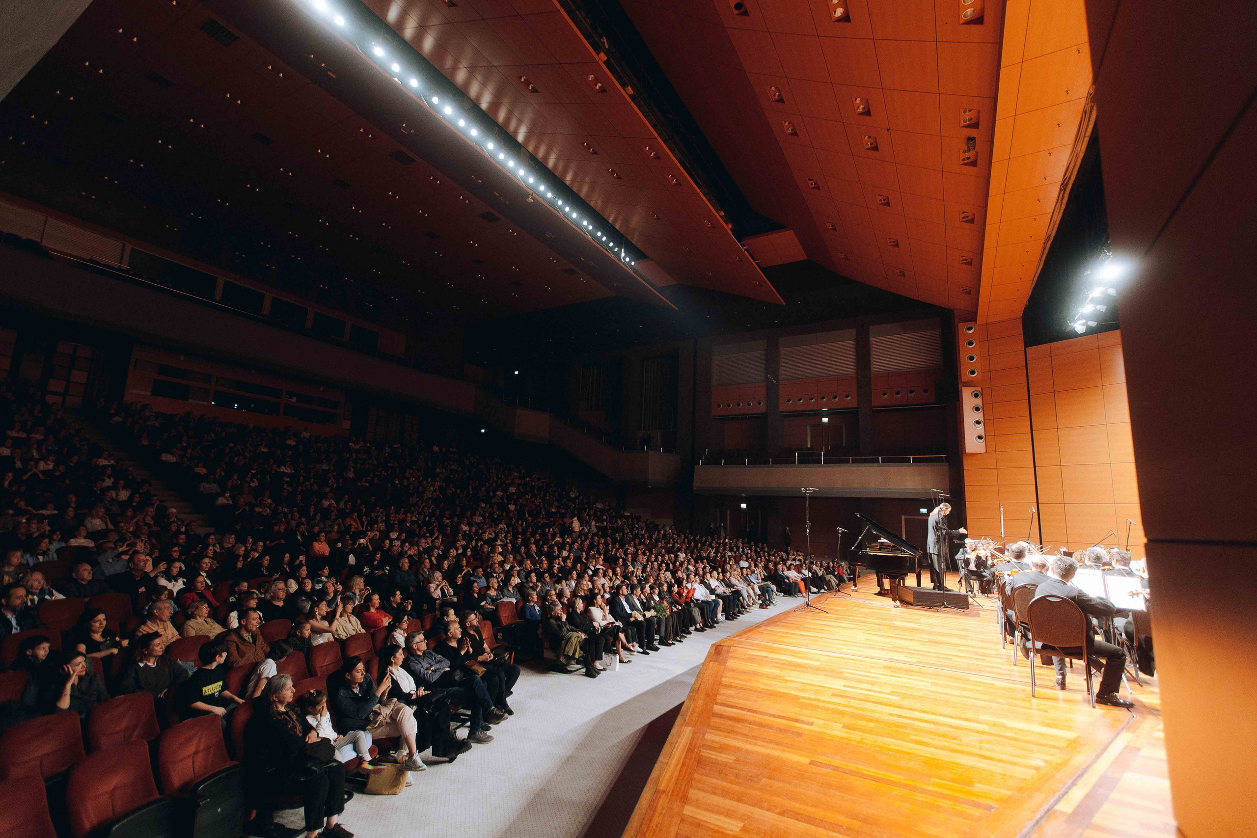 The Tchaikovsky Academic Grand Symphony Orchestra in Istanbul. Wedding&Event photographer Ismail Rzayev in Baku