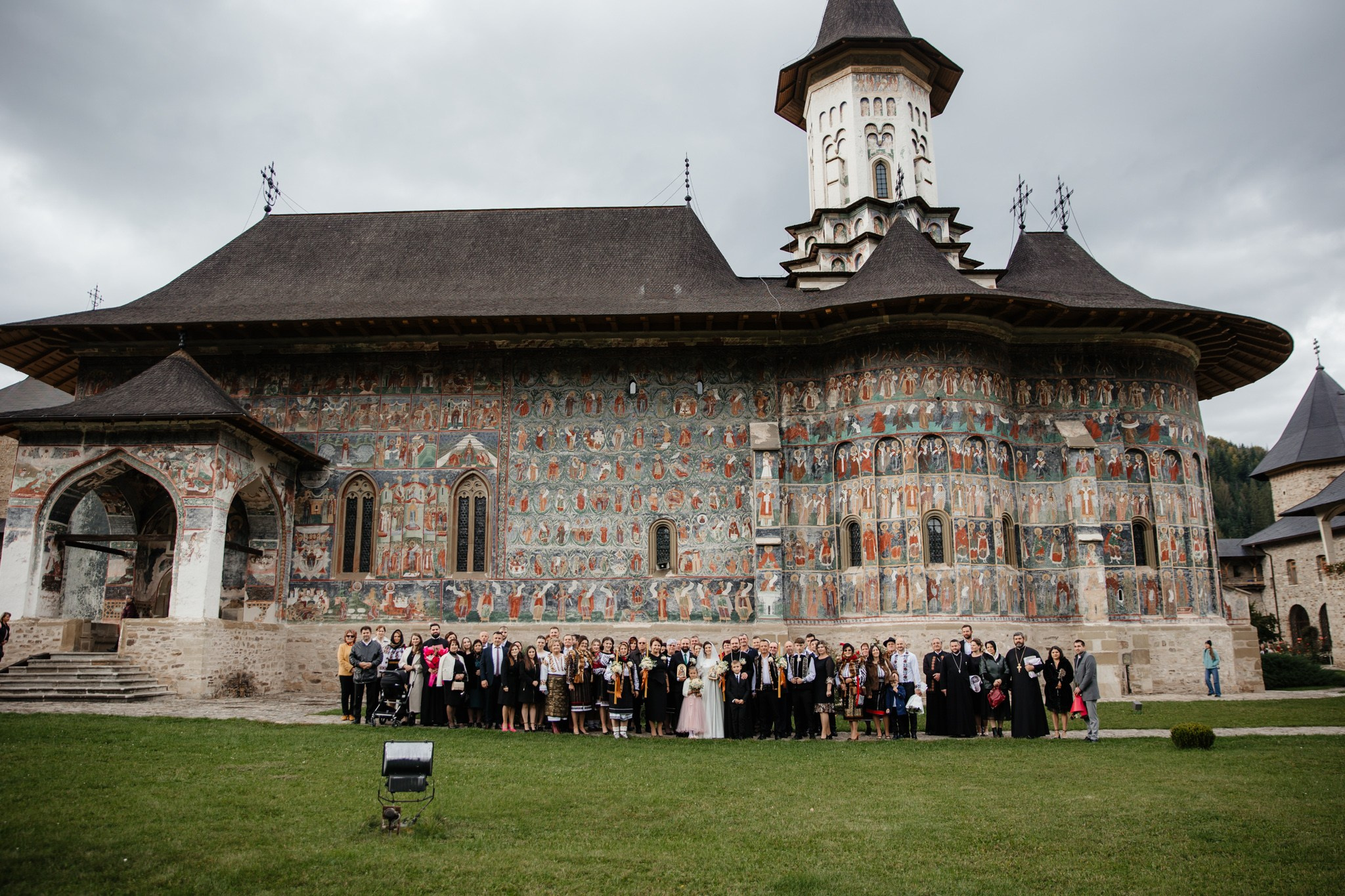 Nunta de Poveste la Sucevița: Cristi și Andreea. Servicii foto-video profesionale, pentru momente de neuitat