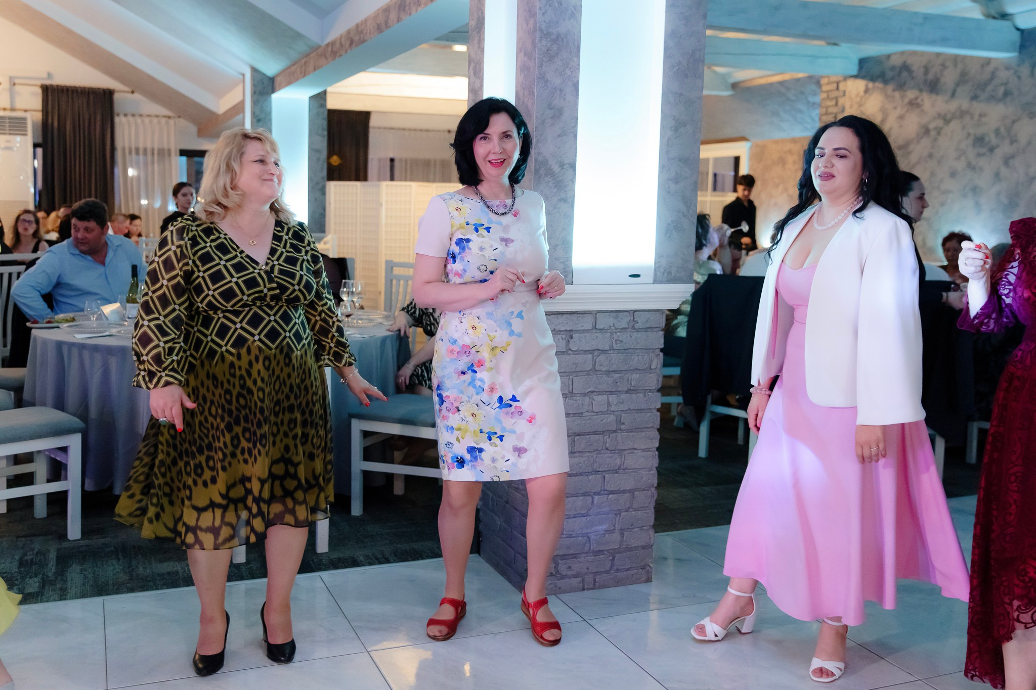 Ioana & Ionuț | Nuntă de poveste la Păstrăvăria Poiana din Mălini județul Suceava. Servicii foto-video profesionale, pentru momente de neuitat