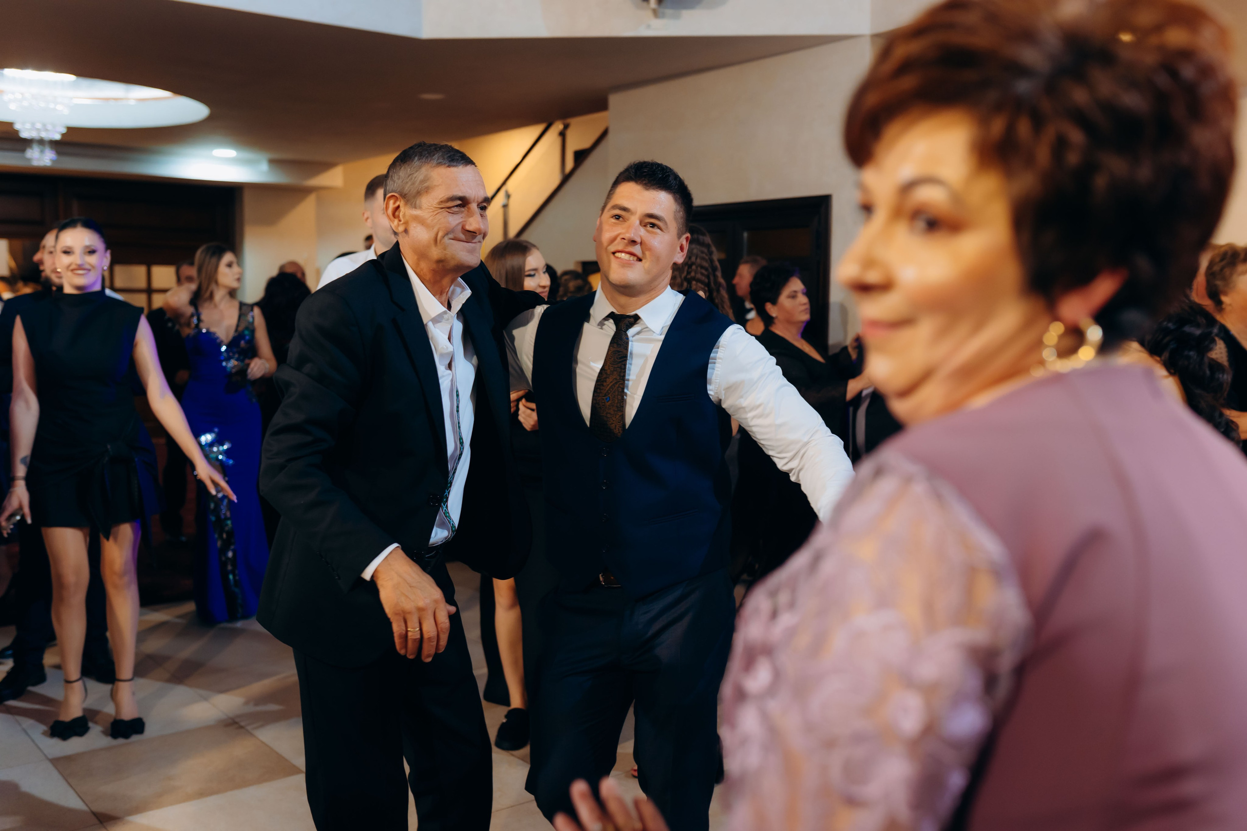 Loredana & Emilian – Ziua Nunții | Videografie - fotografie Botez Suceava, Iași, Botoșani. Servicii foto-video profesionale, pentru momente de neuitat