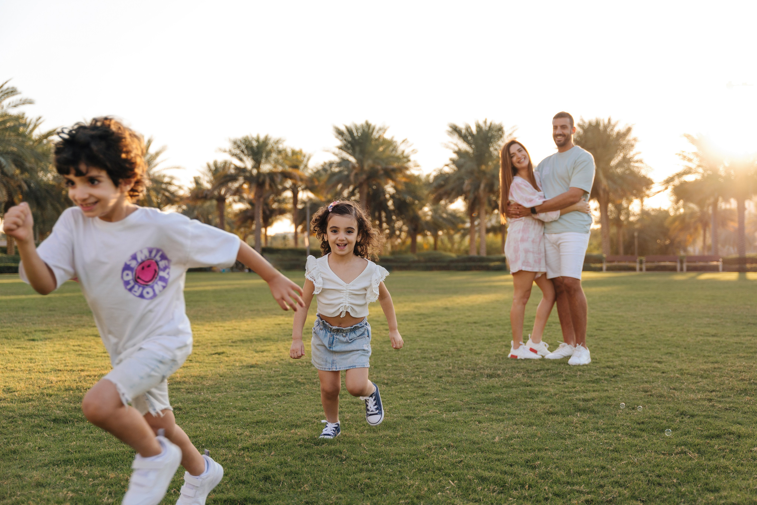 Family fun and play in the park. Angela Iakovleva — Family Photographer in Dubai