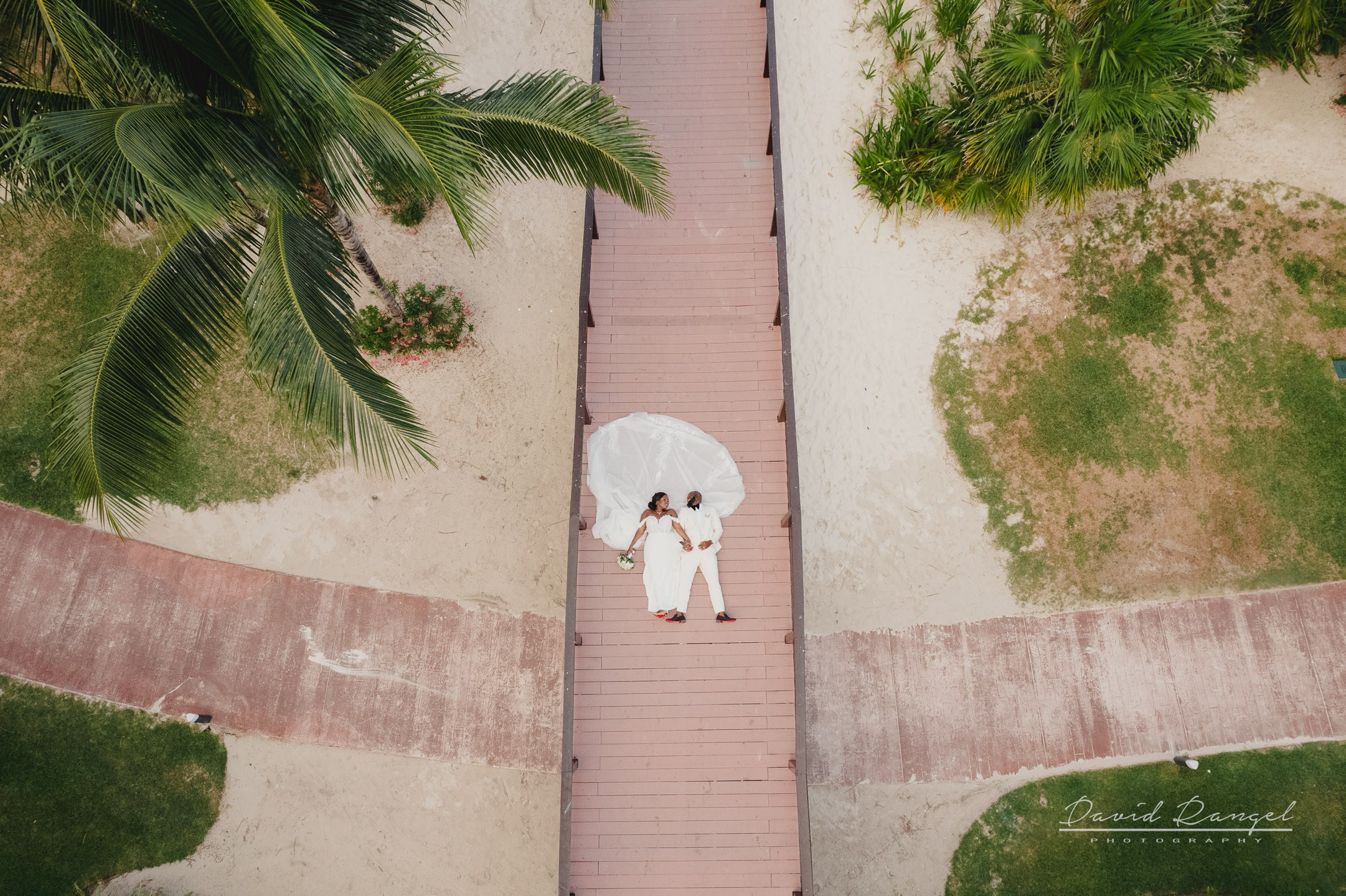 Classic Weddings. Destination wedding photographer based in Cancun and Riviera Maya with service worldwide