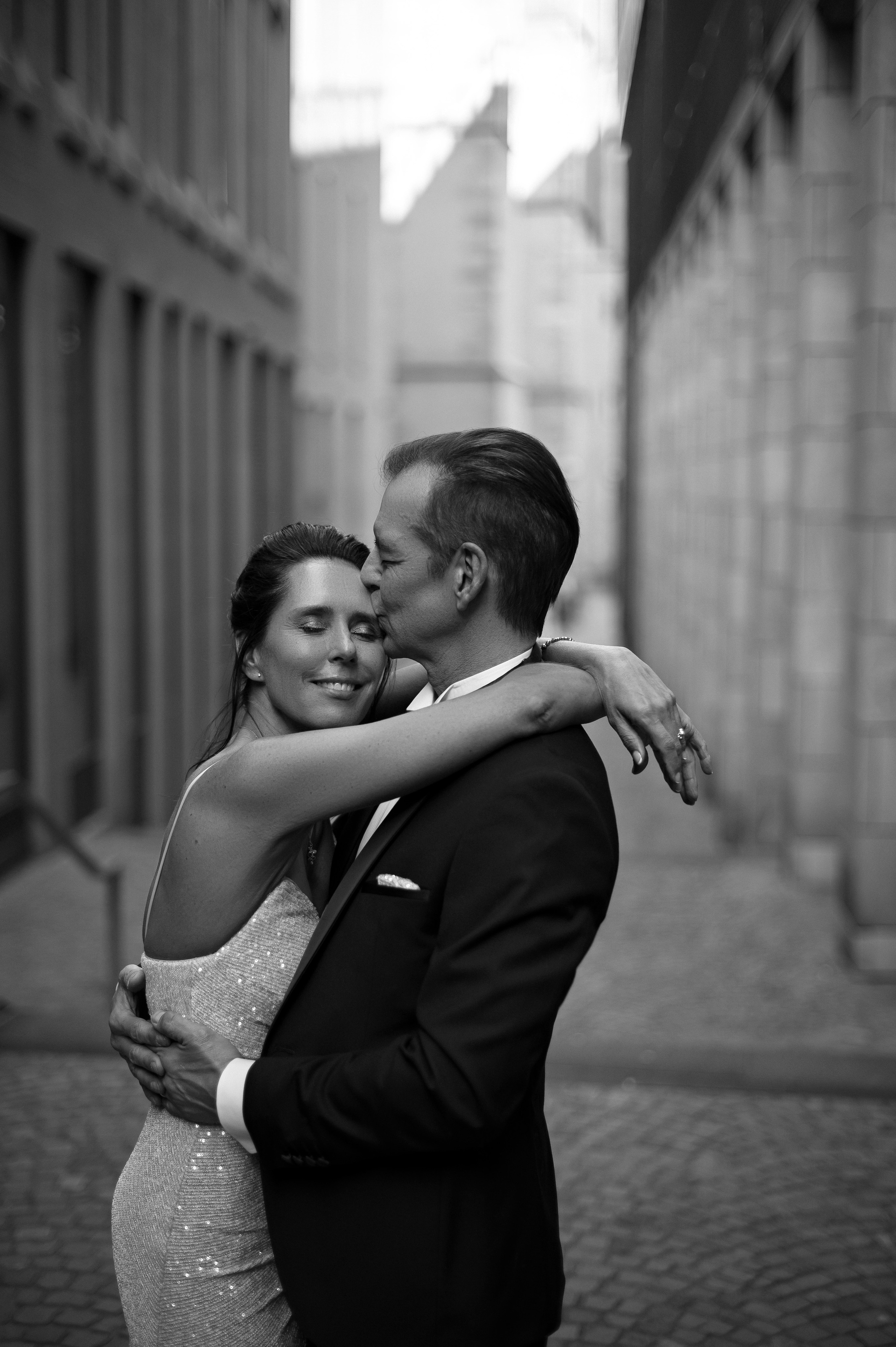 Standesamtliche Hochzeit in Frankfurt - Getting Ready, First Look & Römer