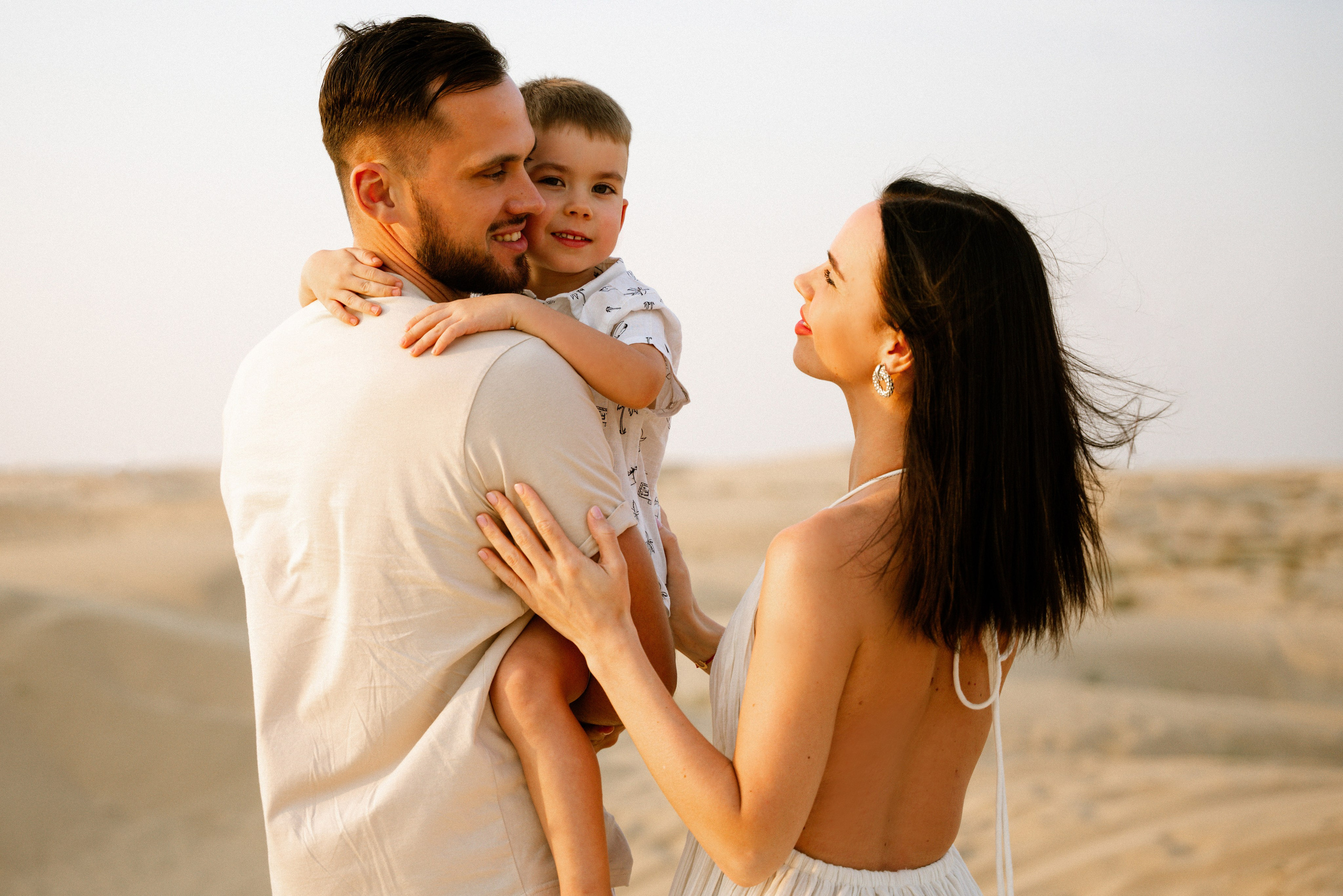 Desert play and fun. Angela Iakovleva — Family Photographer in Dubai