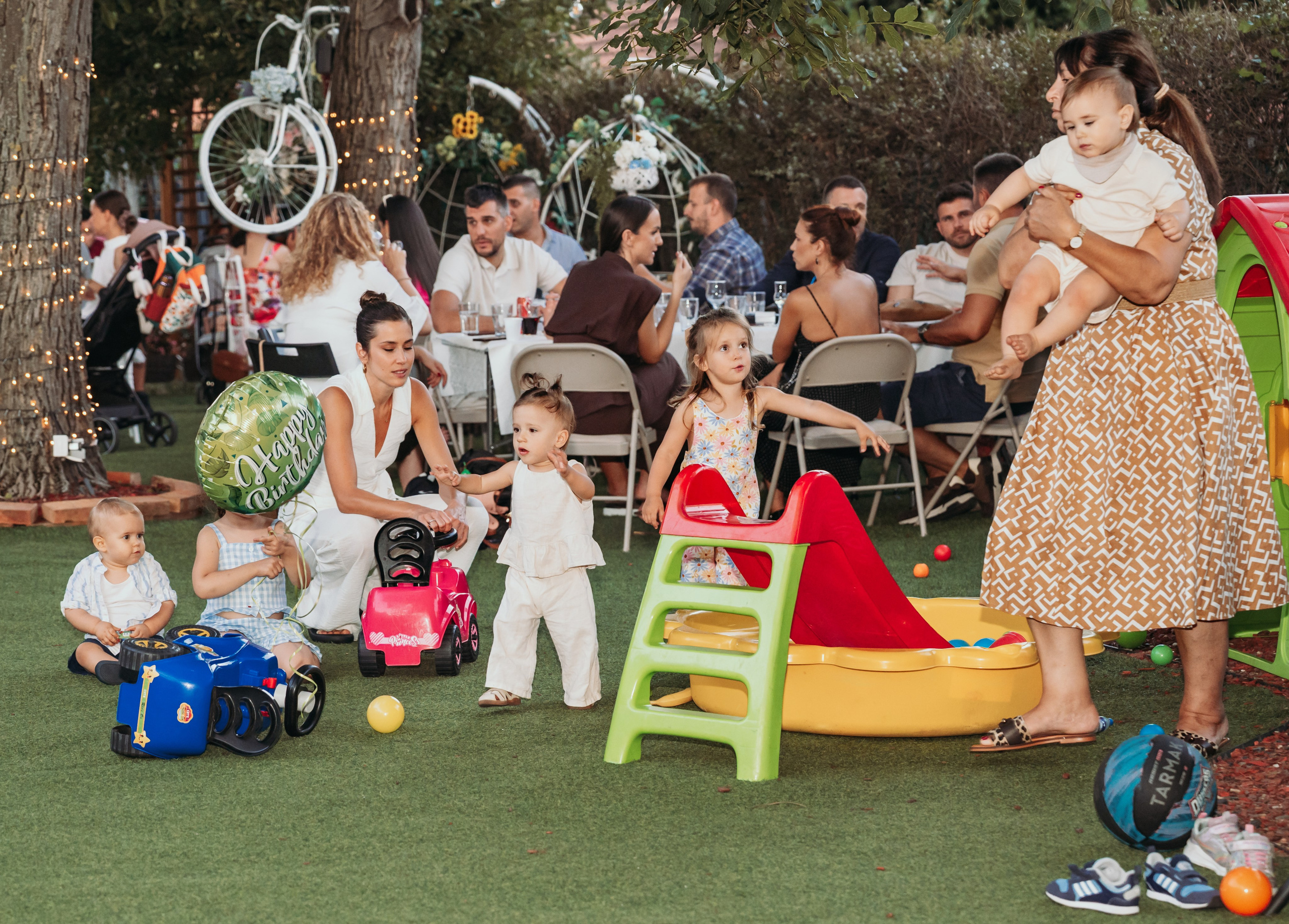 FOTOGRAFISANJE ROĐENDANA. DEČIJI FOTOGRAF BEOGRAD|NOVOGODISNJE FOTOGRAFISANJE|CAKE SMASH