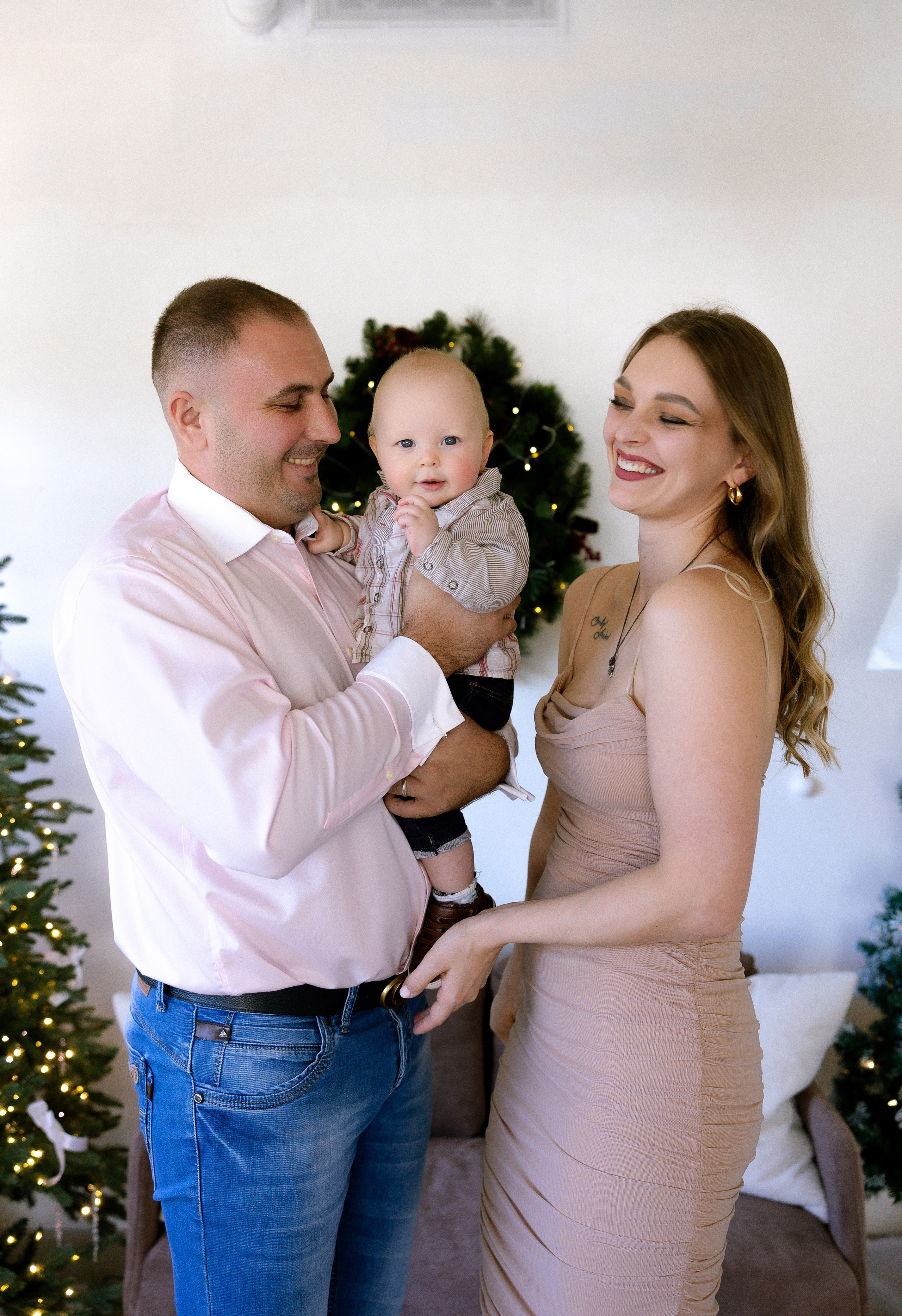 Christmas Family Photoshoot. Photographer Anastasia Nagibina