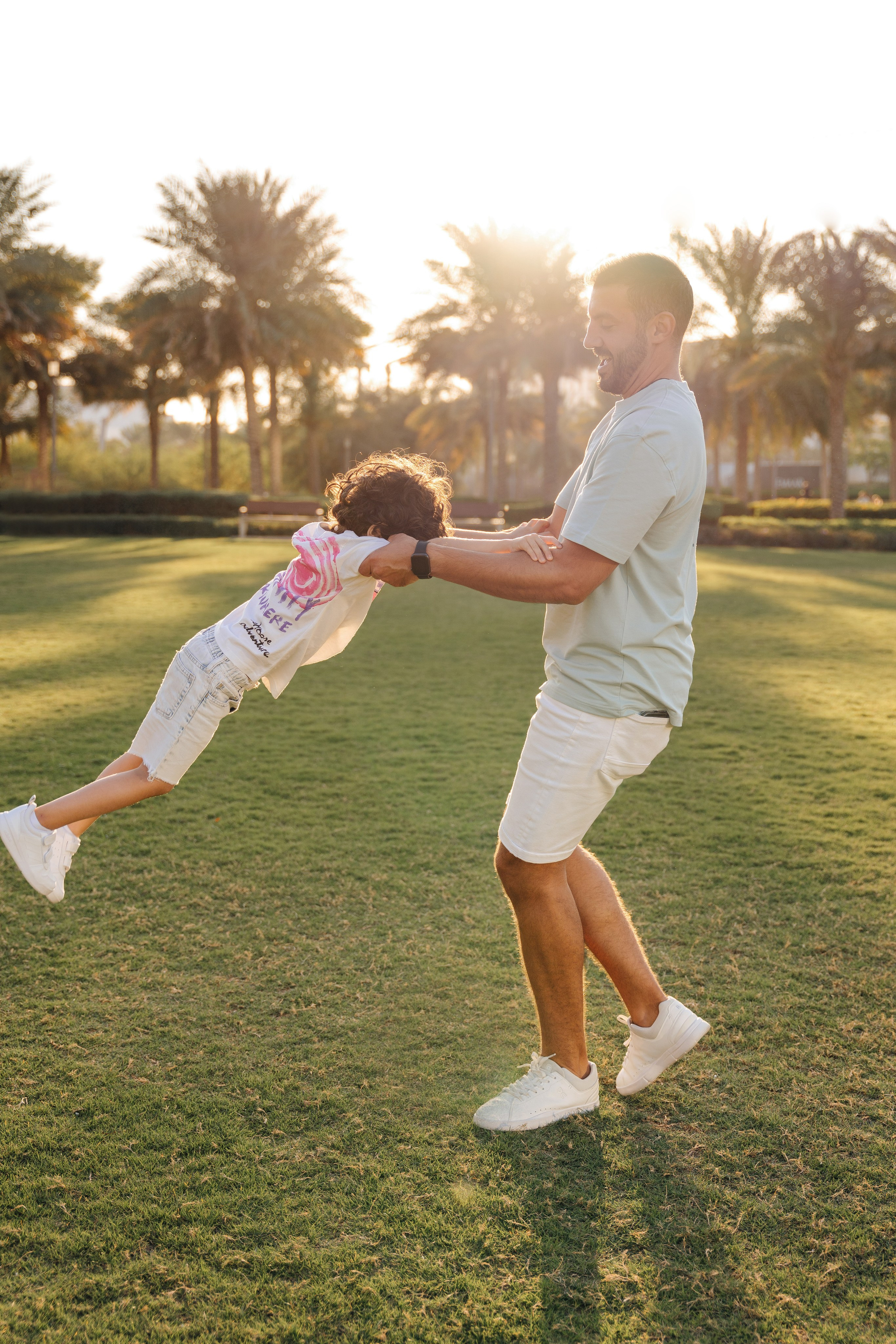 Family fun and play in the park. Angela Iakovleva — Family Photographer in Dubai