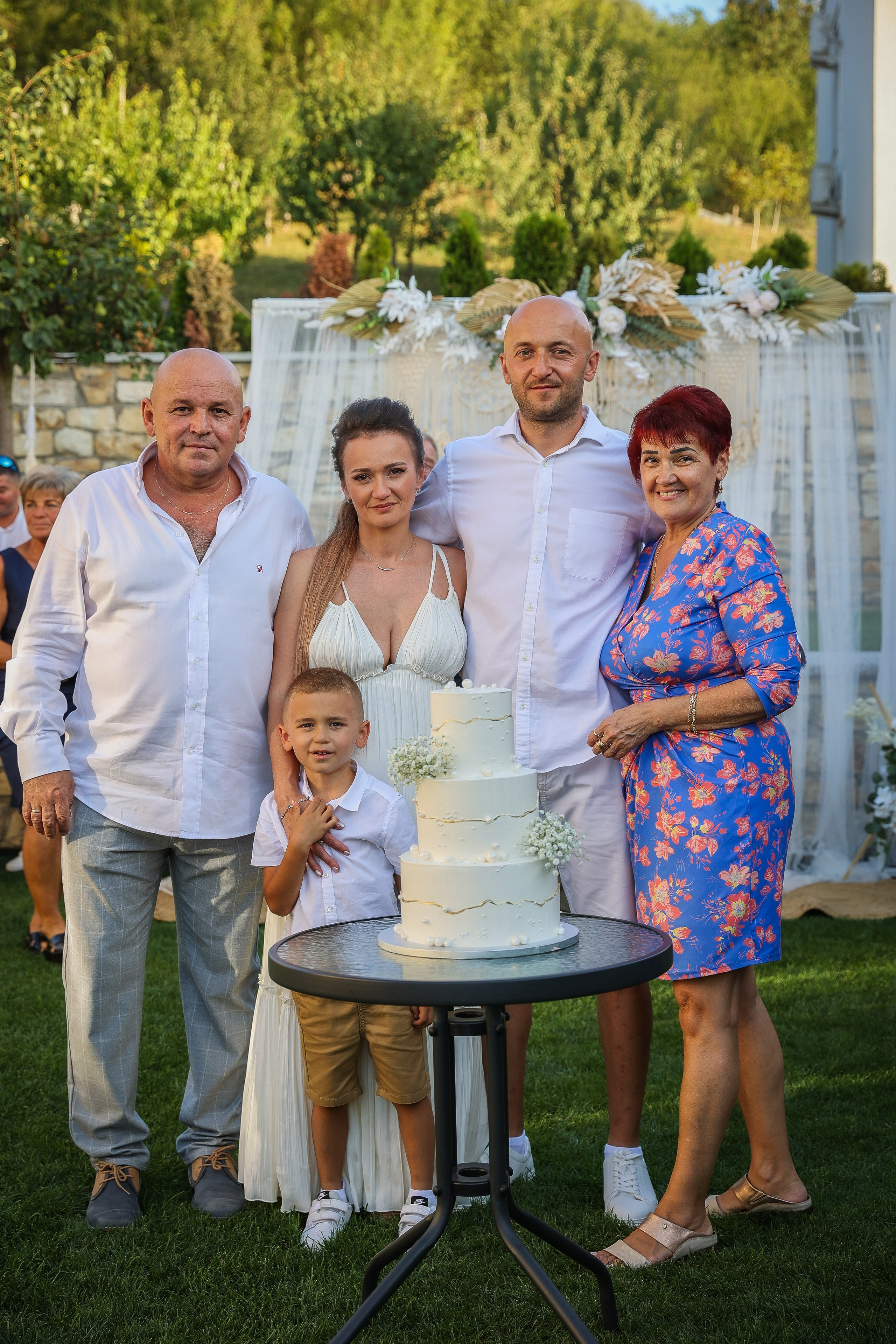 Nunta Cosmin și Simona de la La Moșu a fost exact genul de eveniment care demonstrează cât de frumoasă poate fi o nuntă în aer liber. Rares Bucur is a professional wedding photographer based in Cluj-Napoca, Romania, specializing in wedding photography