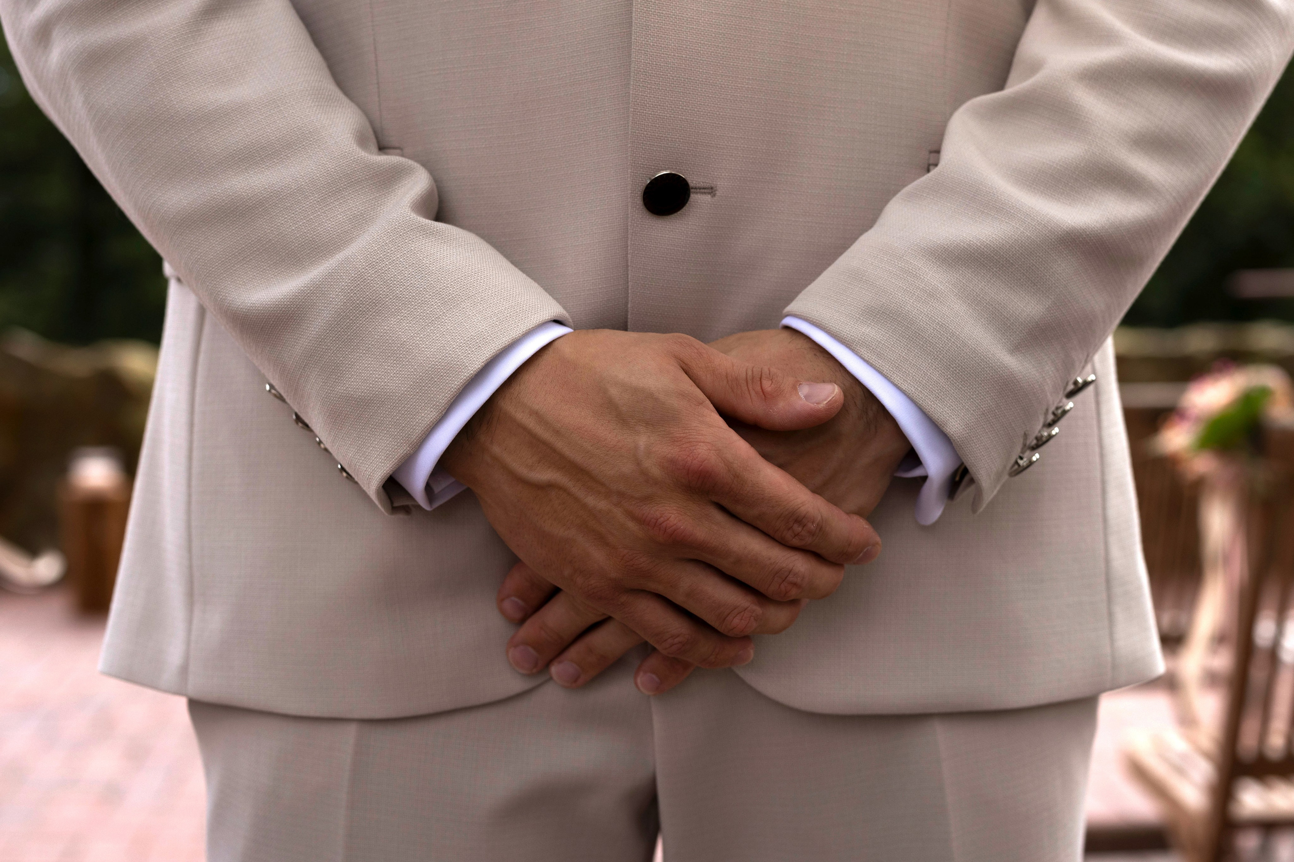 Freie Trauung unter freiem Himmel im Artland Kotten, umgeben von Natur und einer malerischen Landschaft.“