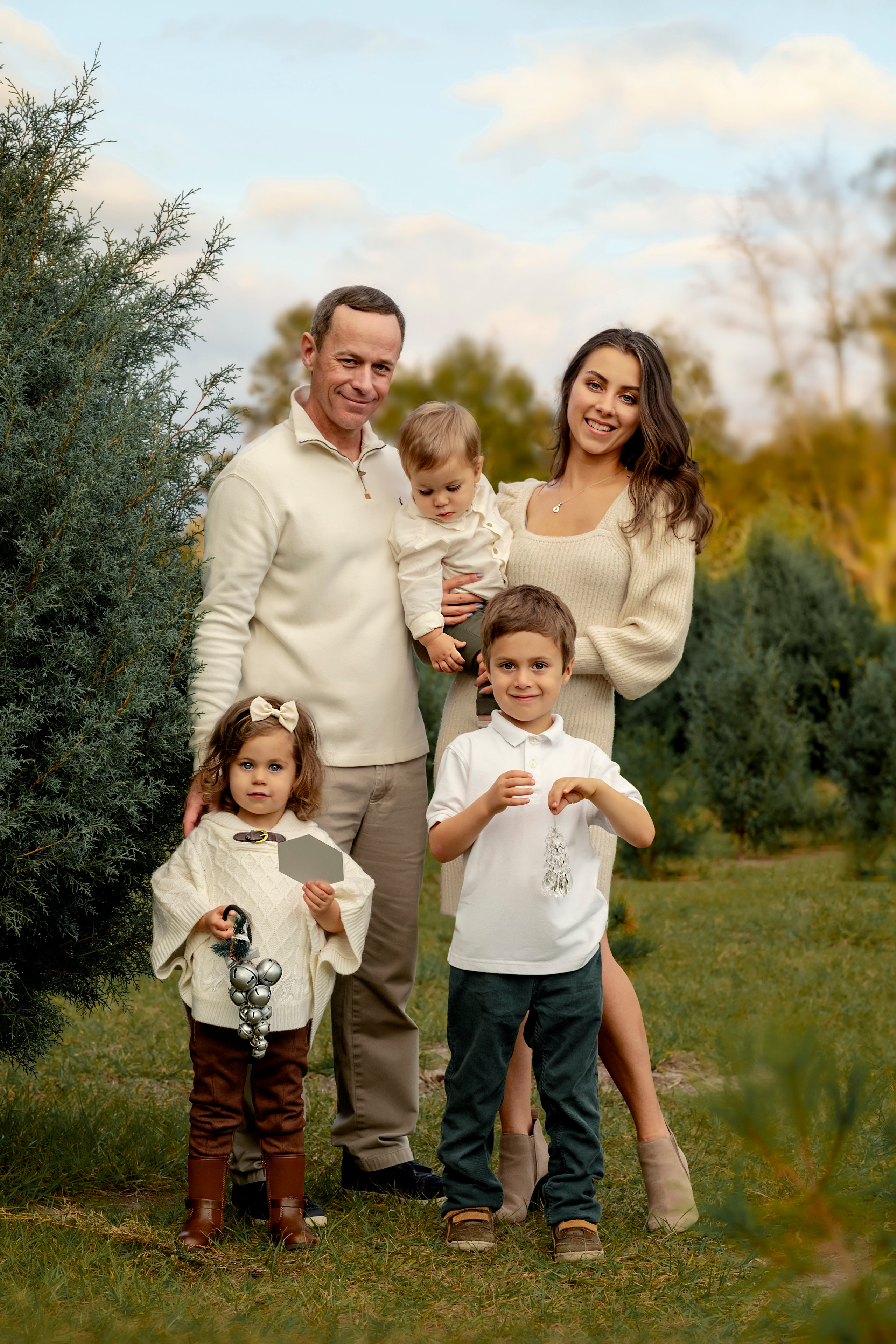 Christmas Tree Farm. Portrait, kids and family photographer in Wesley Chapel Alina Alice Osipova