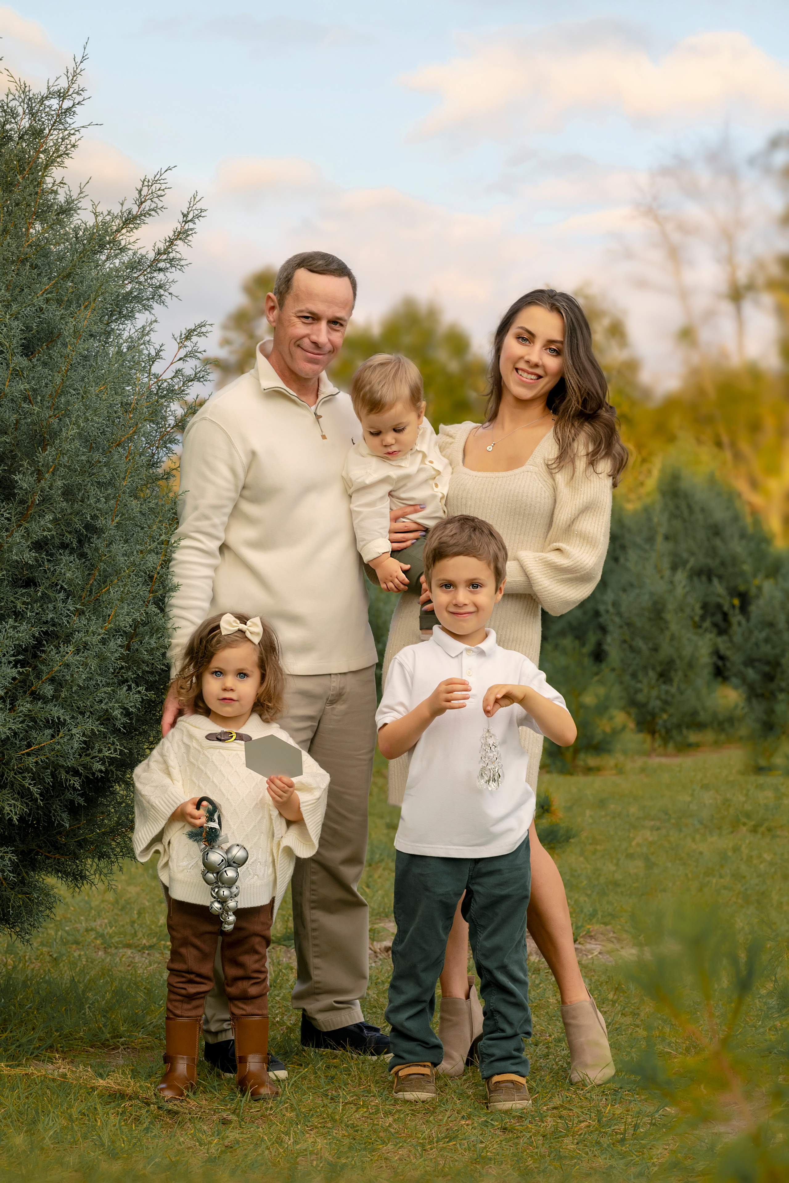 Christmas Tree Farm. Portrait, kids and family photographer in Wesley Chapel Alina Alice Osipova