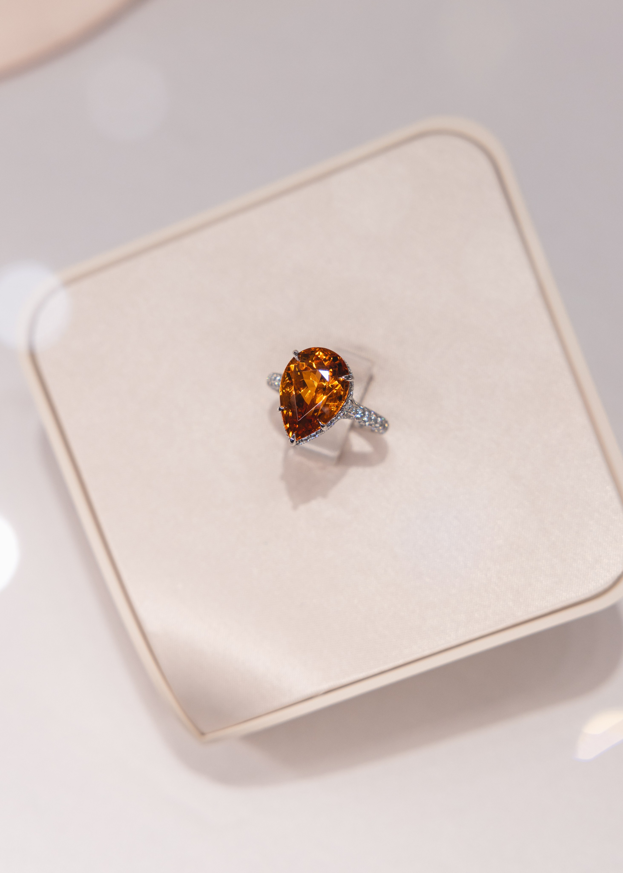 Tiffany. Professional wedding photographer in Copenhagen, Denmark — Julia Byron