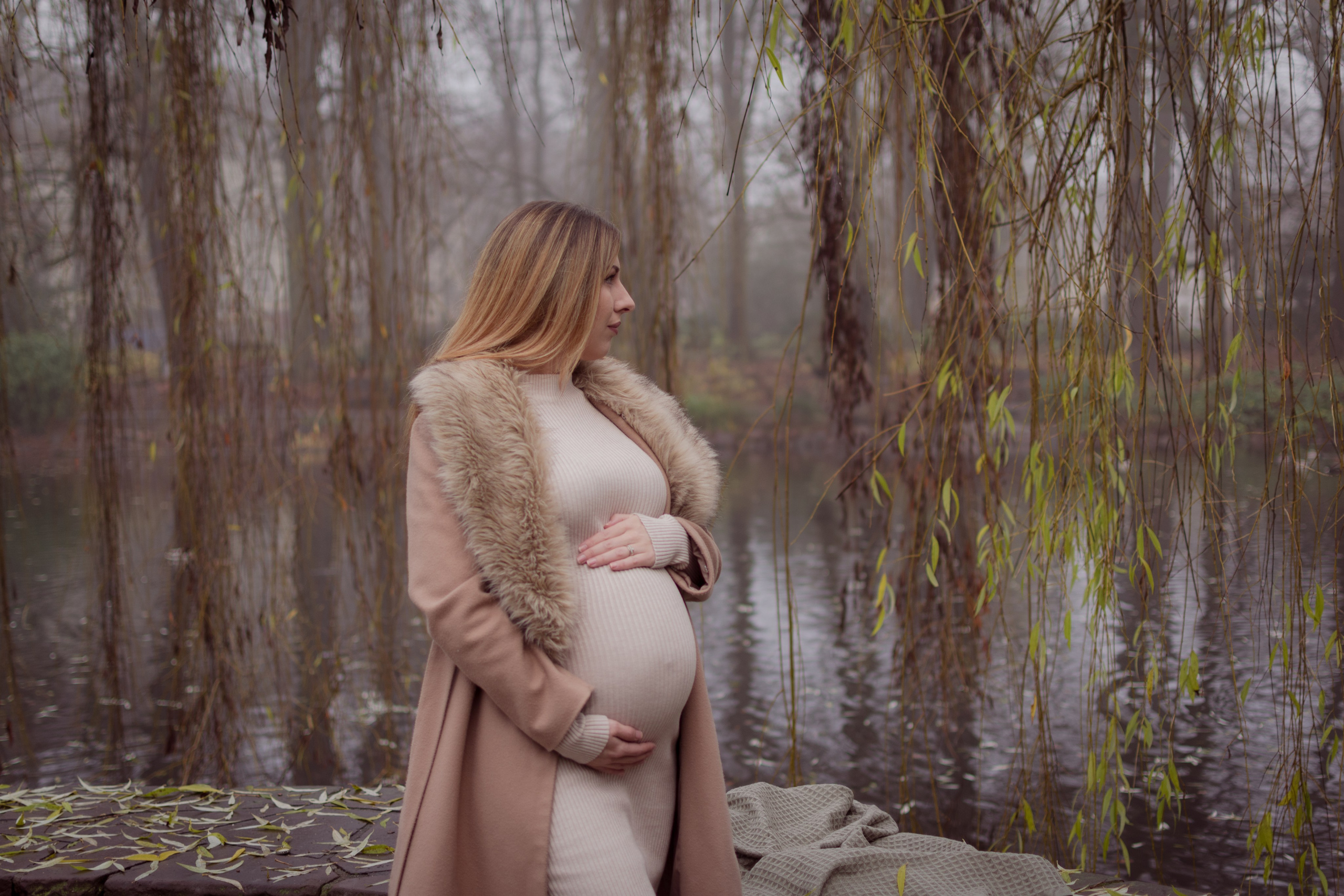 Hayley. Maternity Newborn and Family photographer Hamburg Claire Hambley