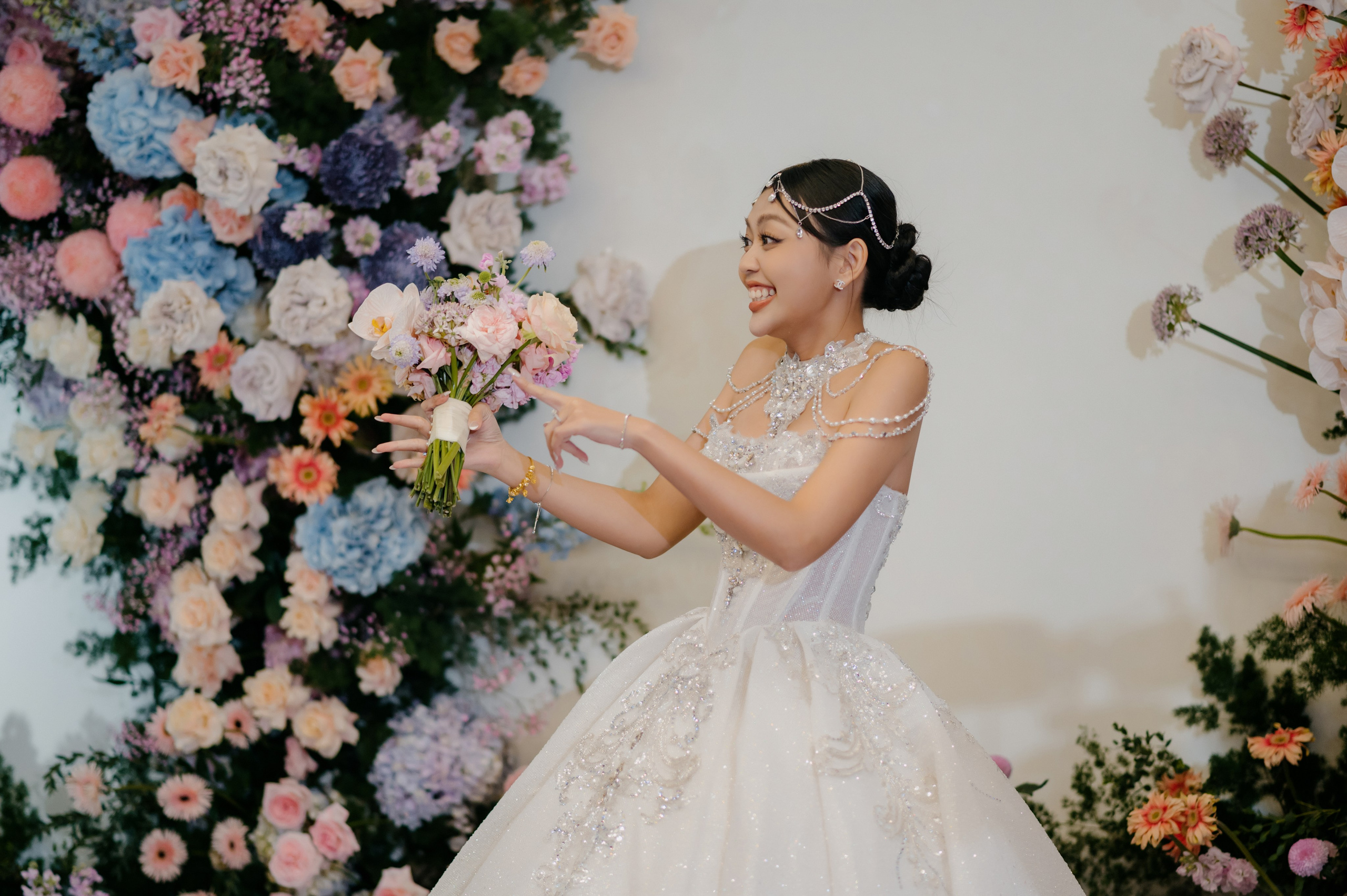 KHANG & QUYEN / Lavela Hotel. Saigon Wedding Present | Art Beyond Moments