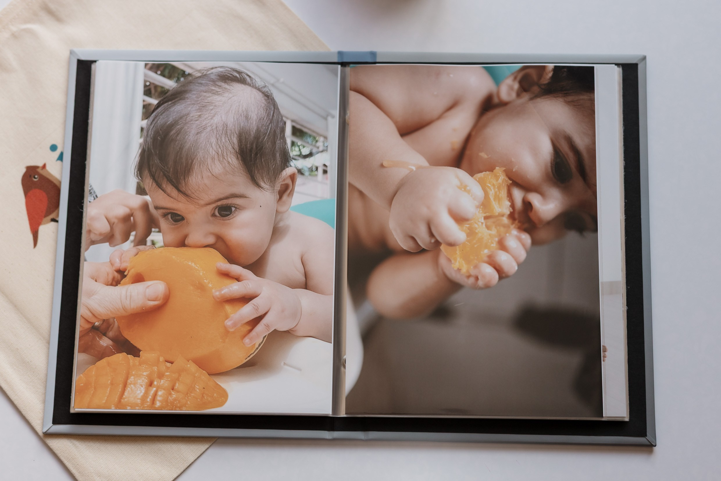 Álbum de fotos retrô com capa personalizada e estilo nostálgico