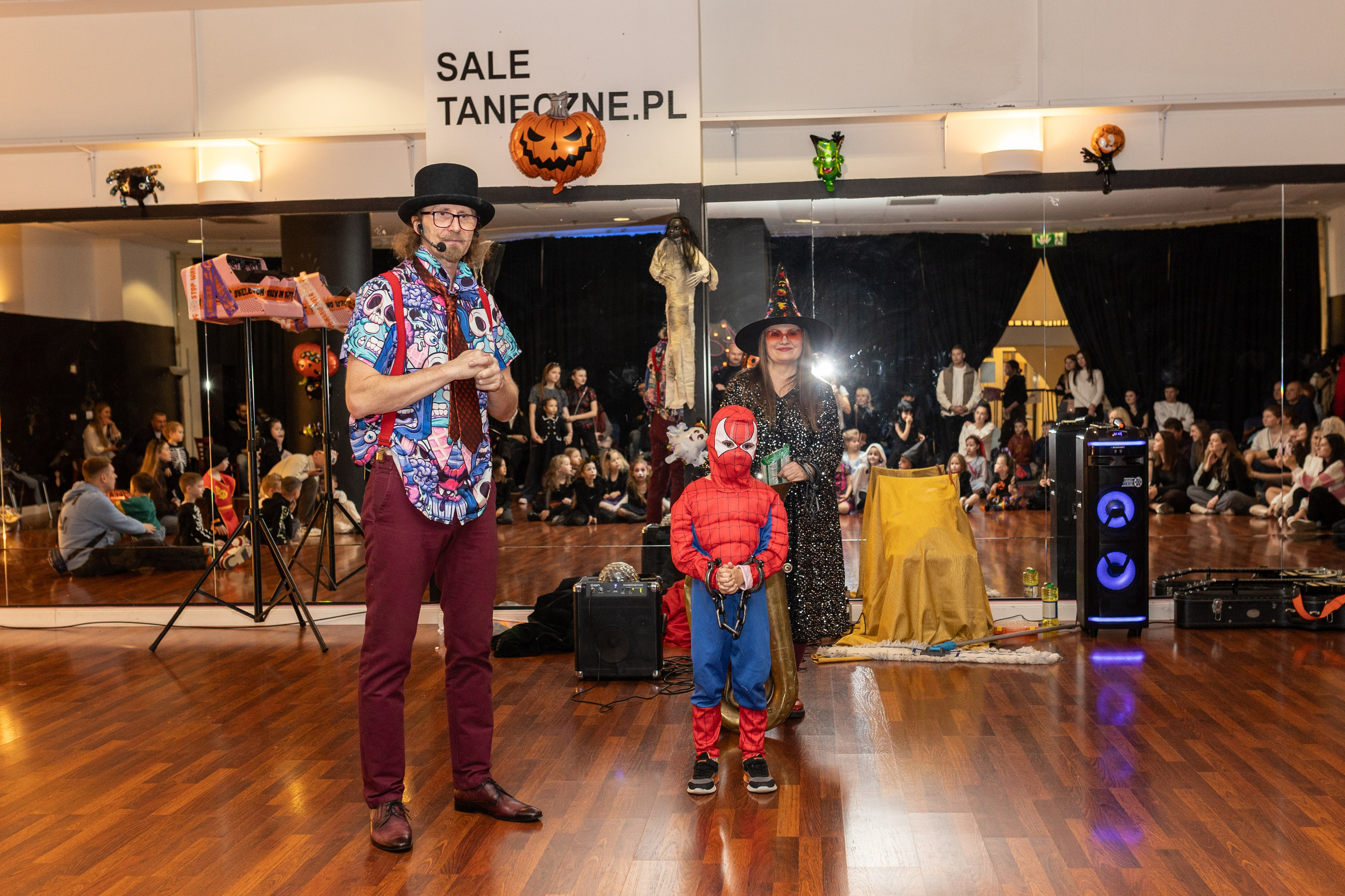 Leo dance studio Helloween 2025. Семейный и детский фотограф в Варшаве Мила Бобровская