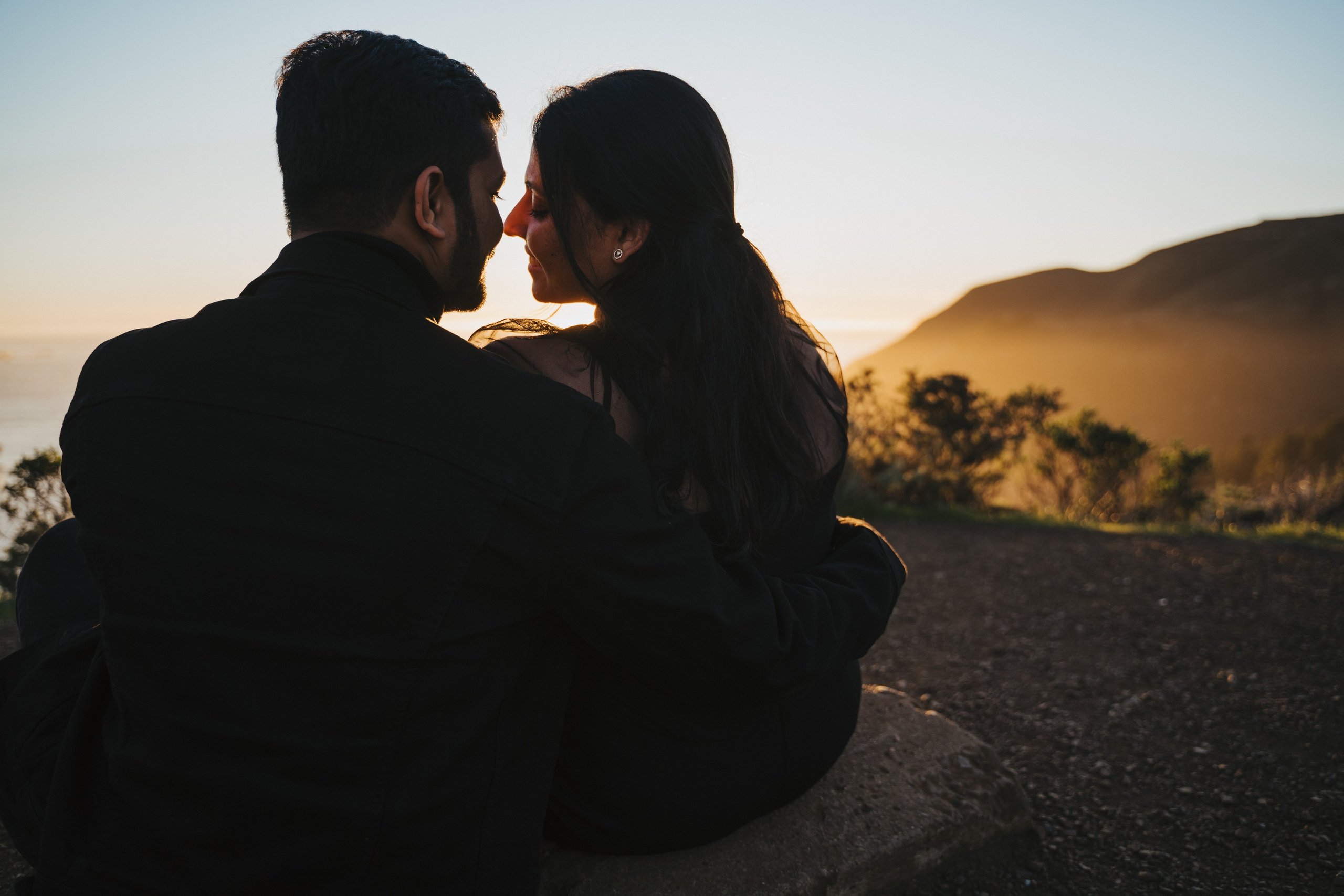 Proposal.  Overlooking the golden San Franisco Bridge sunset with a couple. Photographer Video. 