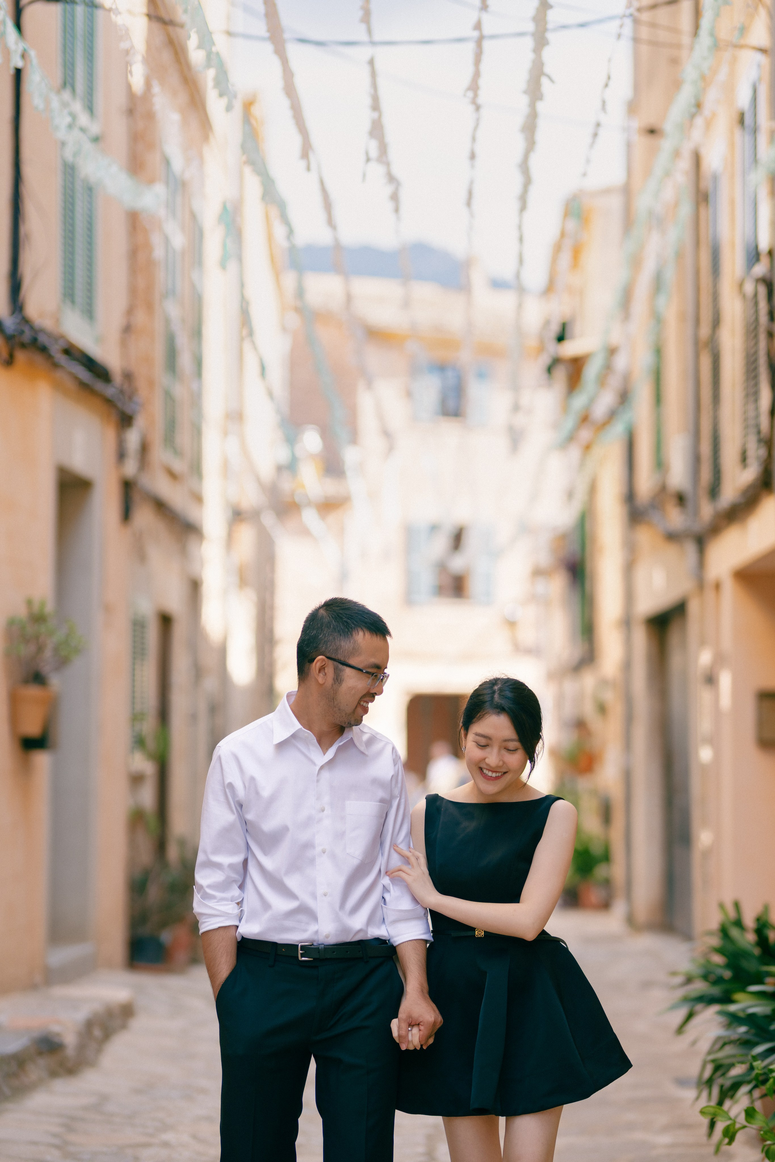 Romantic Couple Photoshoot in Valldemossa. Photographer in Mallorca
