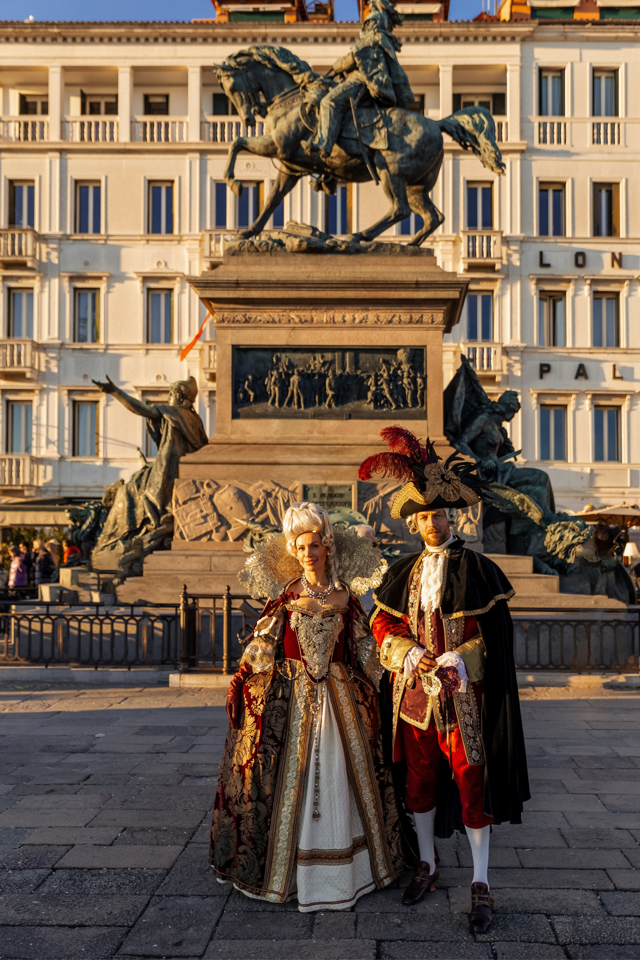Aleksandr & Ekaterina in venetian carnival