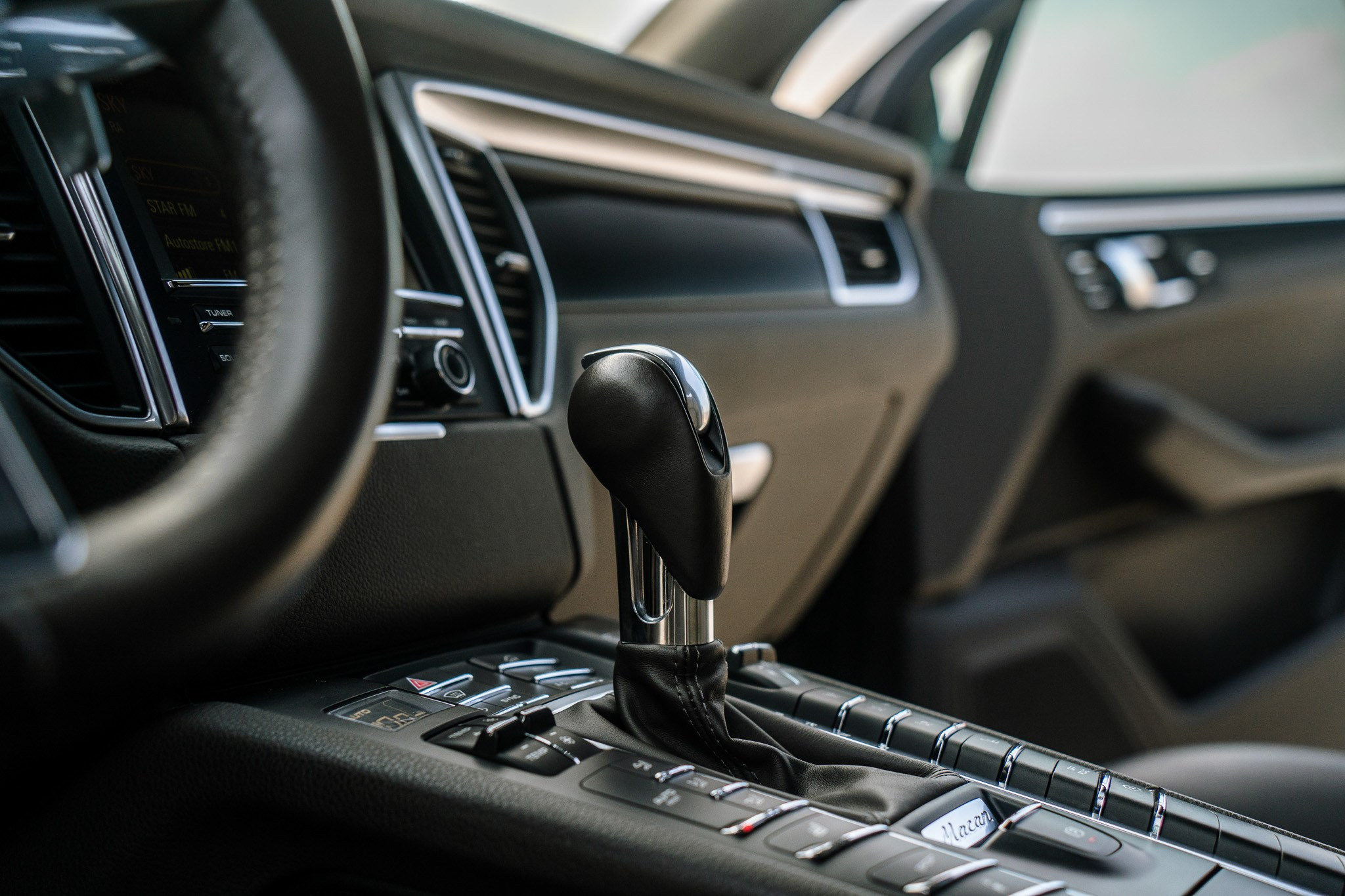 PORSCHE macan. LOHA VISUALS — AUTOMOTIVE PHOTOGRAPHY