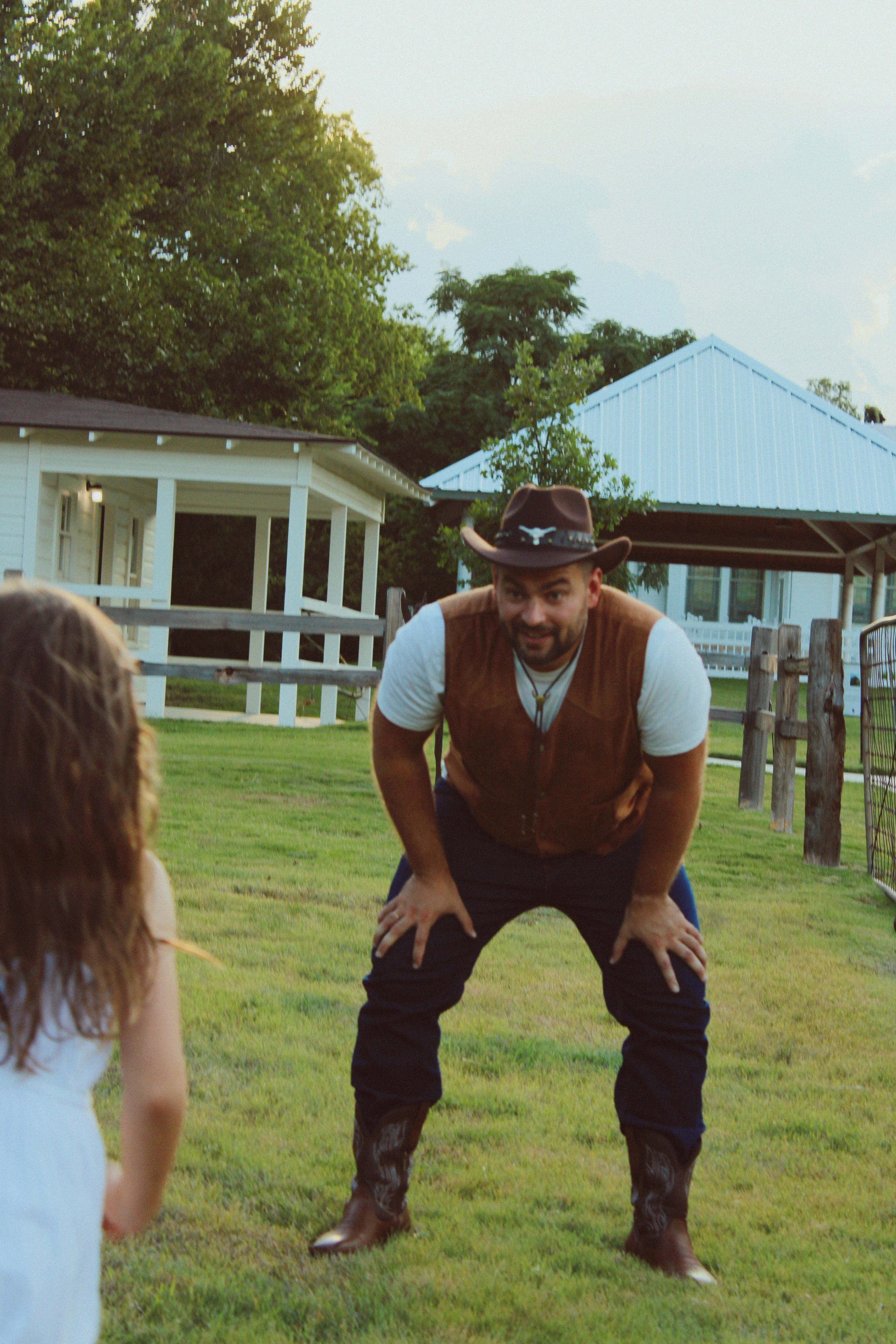Texas Countryside Family Photoshoot in Cowboy Style. Lana Petrychenko — Portrait & Family Photographer. Valencia, Spain