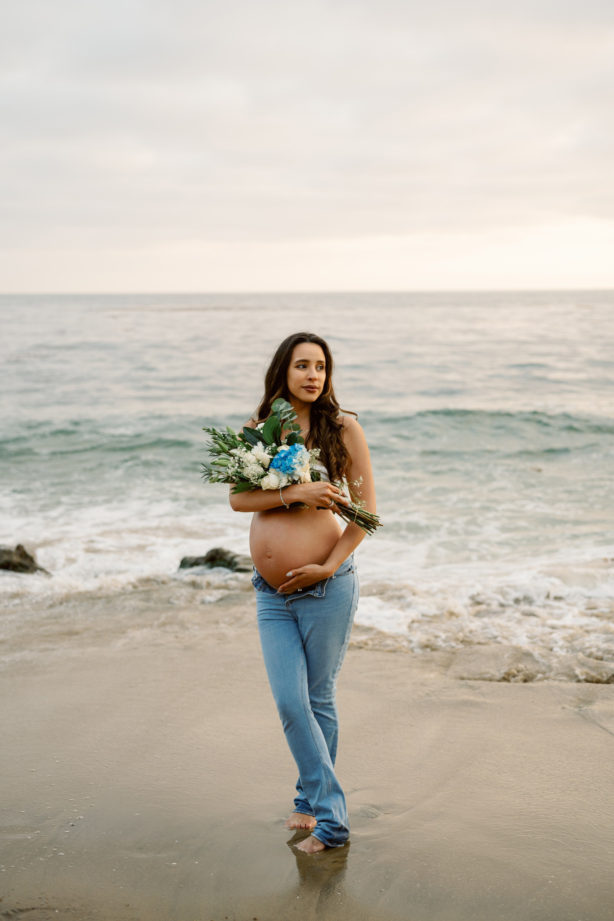 Maternity Photoshoot at Laguna Beach. Wedding Photography & Videography Team in California, Los Angeles, San Francisco, San Diego and Travel