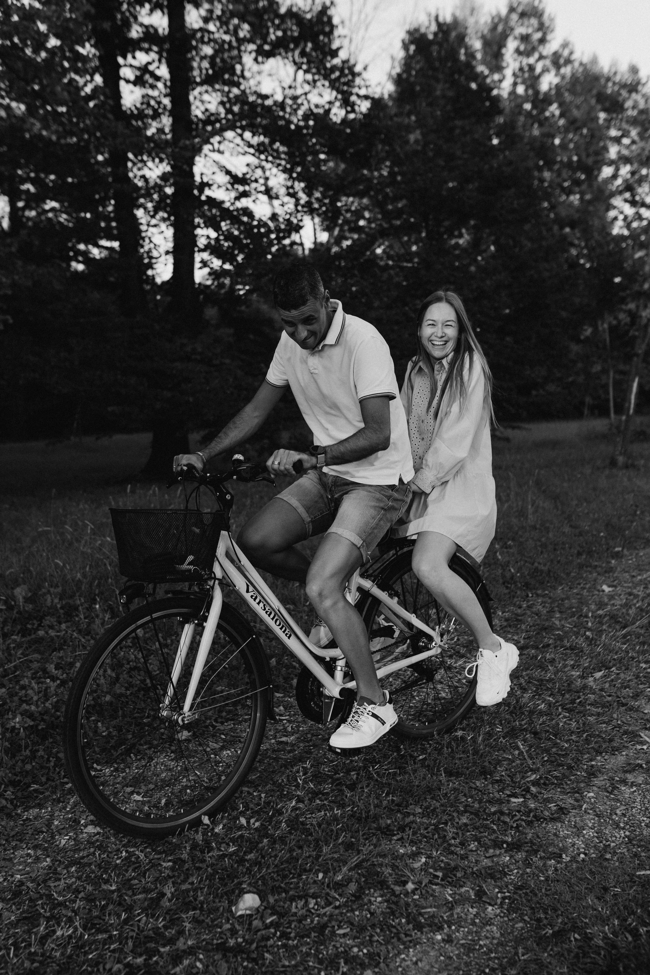 Shooting gravidanza e neonati in location naturali sul Lago Maggiore