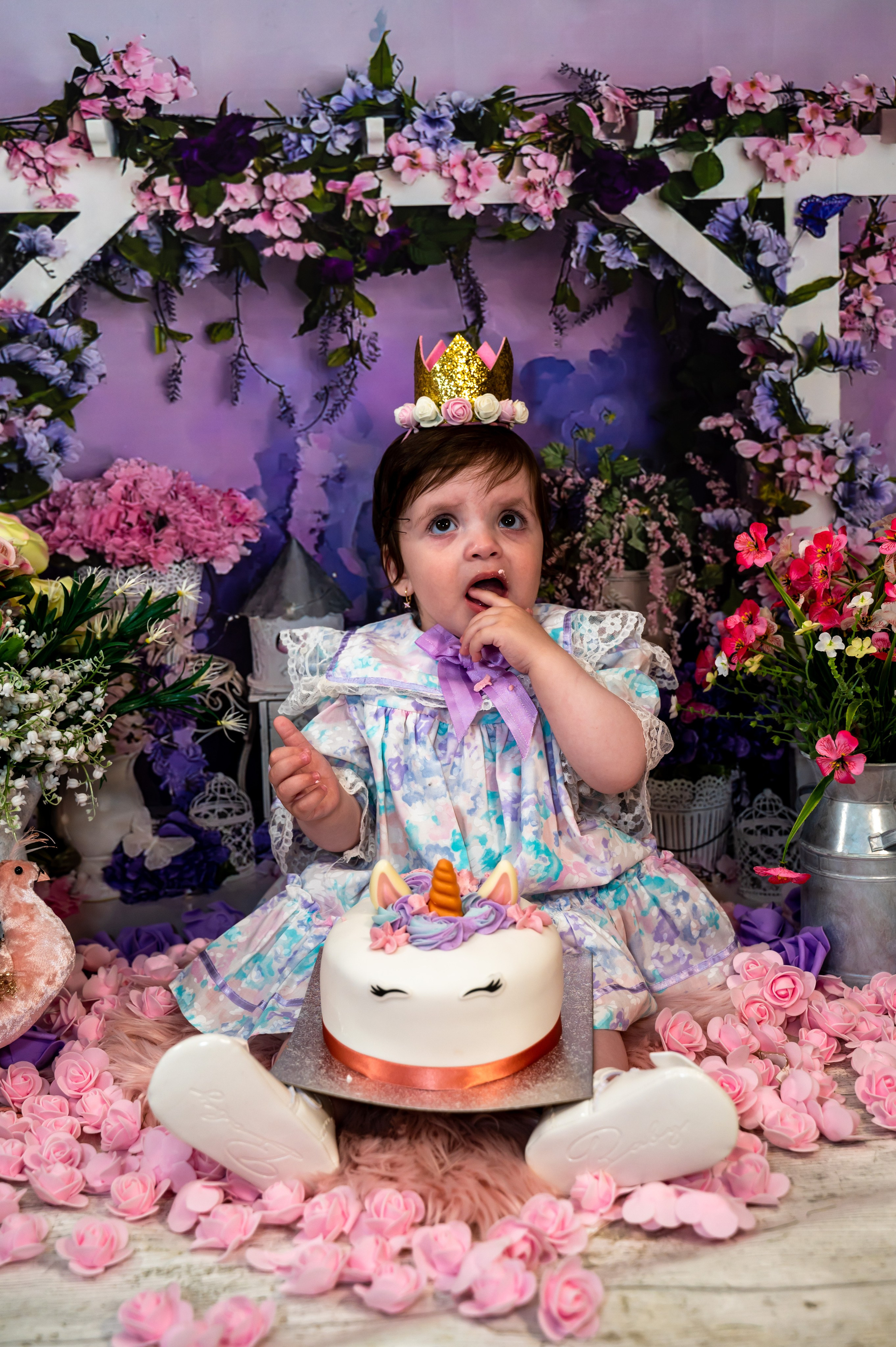 Smash the cake. Lucia Adam Family Photography