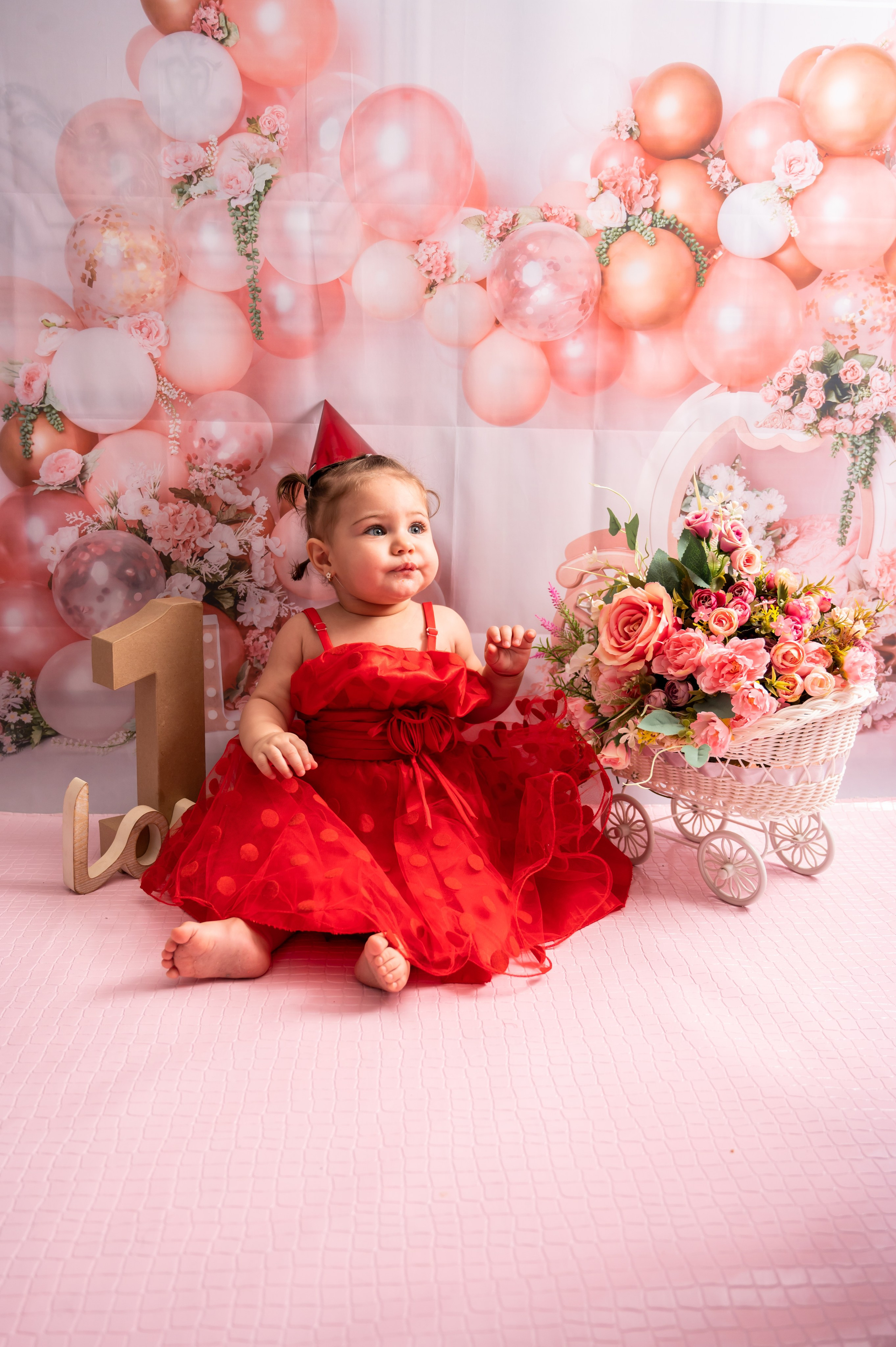 Smash the cake. Lucia Adam Family Photography