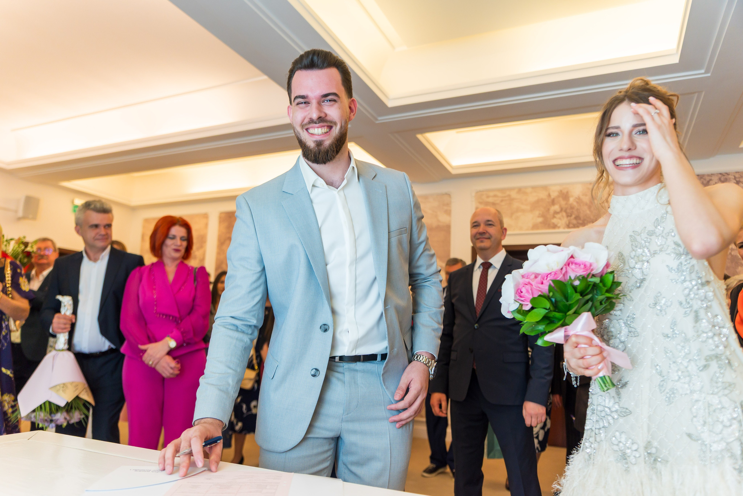 Cununie civilă piața Amzei. Wedding photographer from Bucharest Eugen Elisei