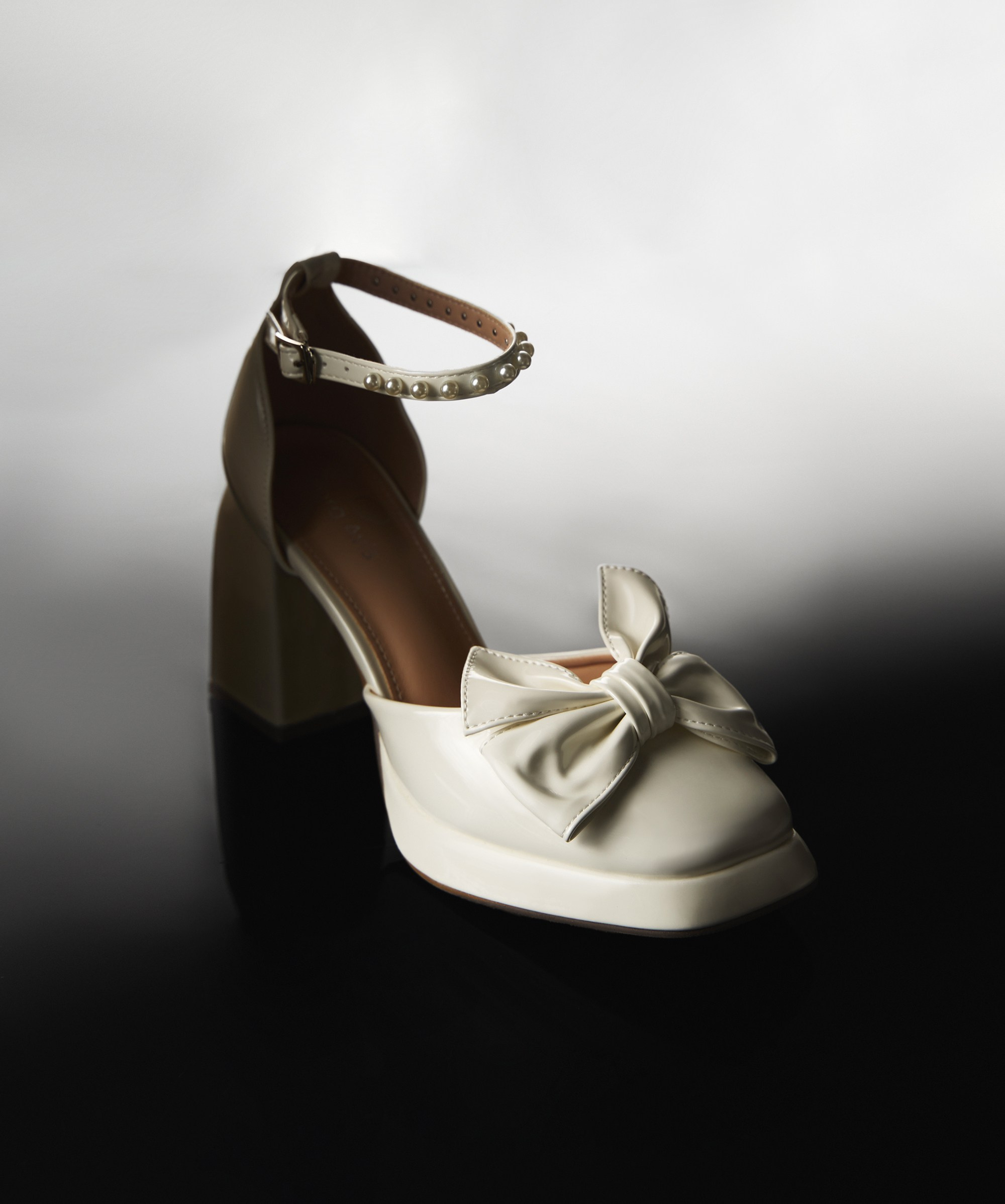 PRODUCT. Fashion and advertising photographer Alina Mikhalkovich Dubai