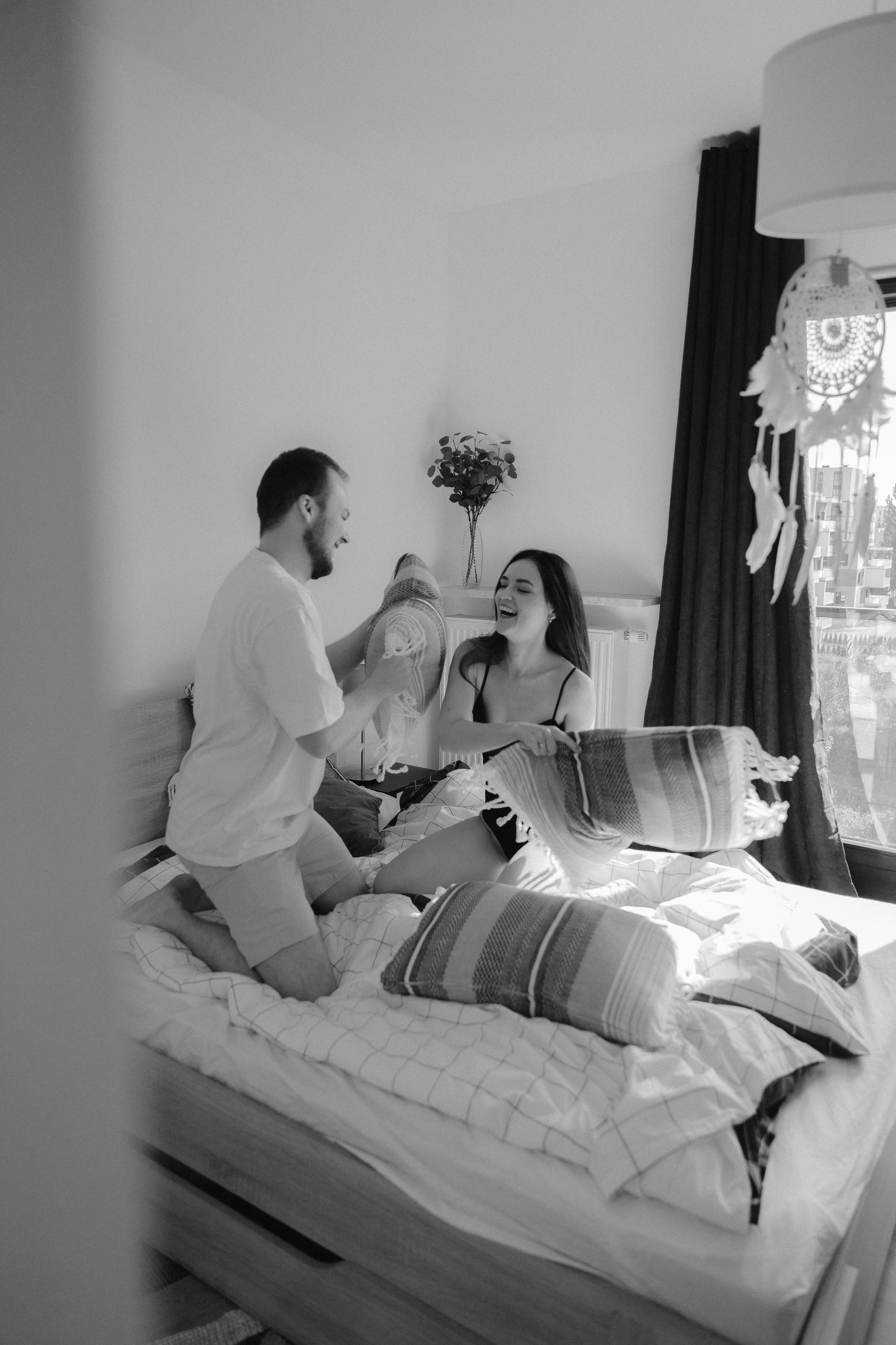 Anna+Andrew | At-home session. Photographer in Los Angeles. Julia Ishmuratova