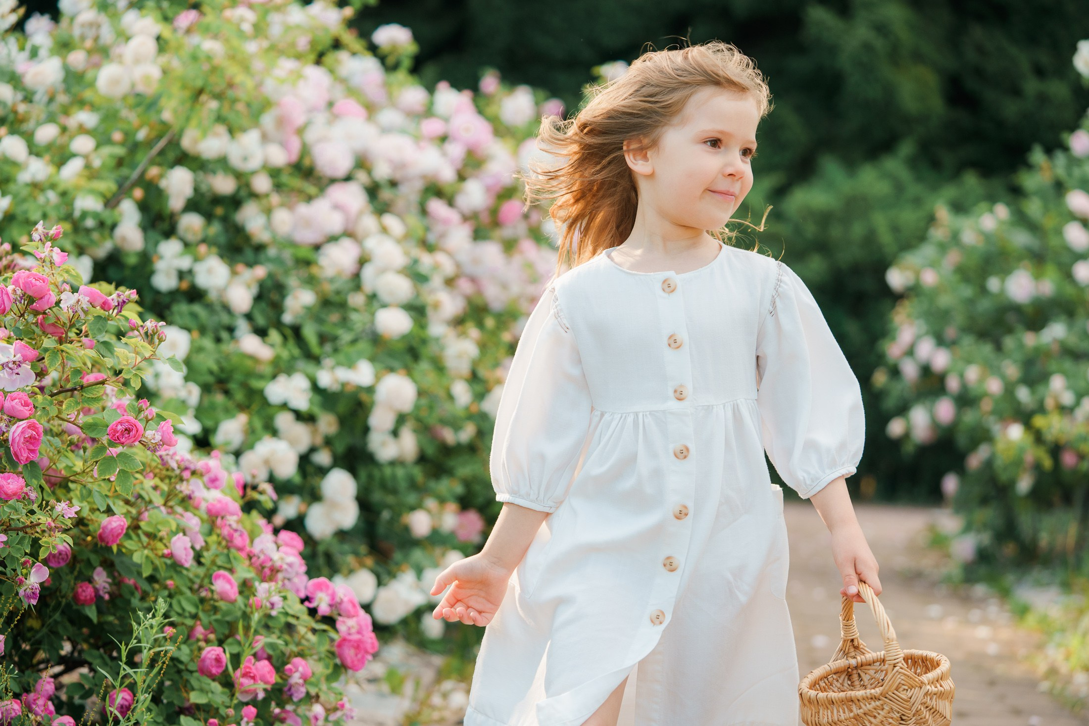 Äiti-lapsikuvaus Helsingin ruusutarhassa