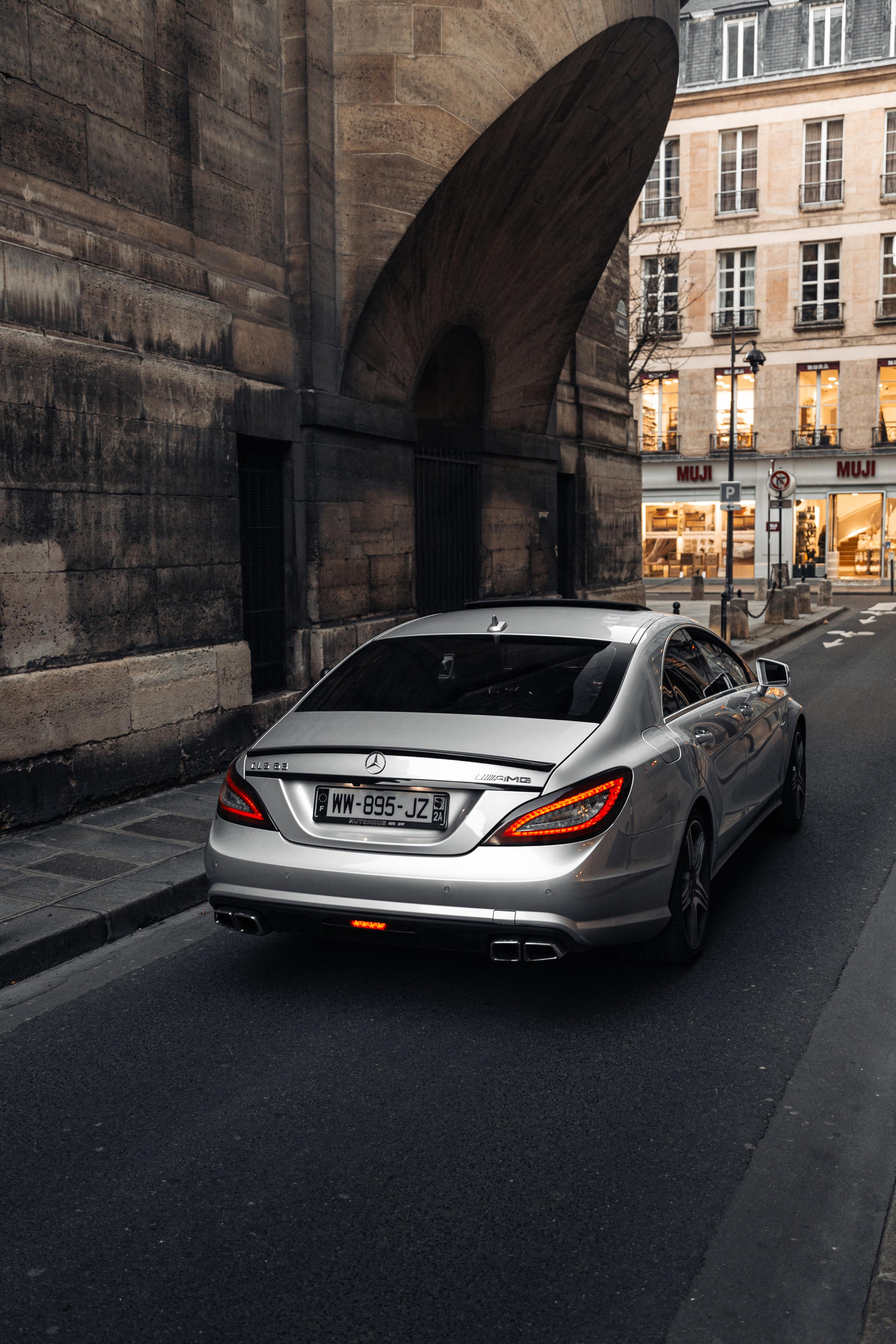 Merceds-Benz CLS 63 AMG. Photographe de voitures à Paris — Vitalii Motruk